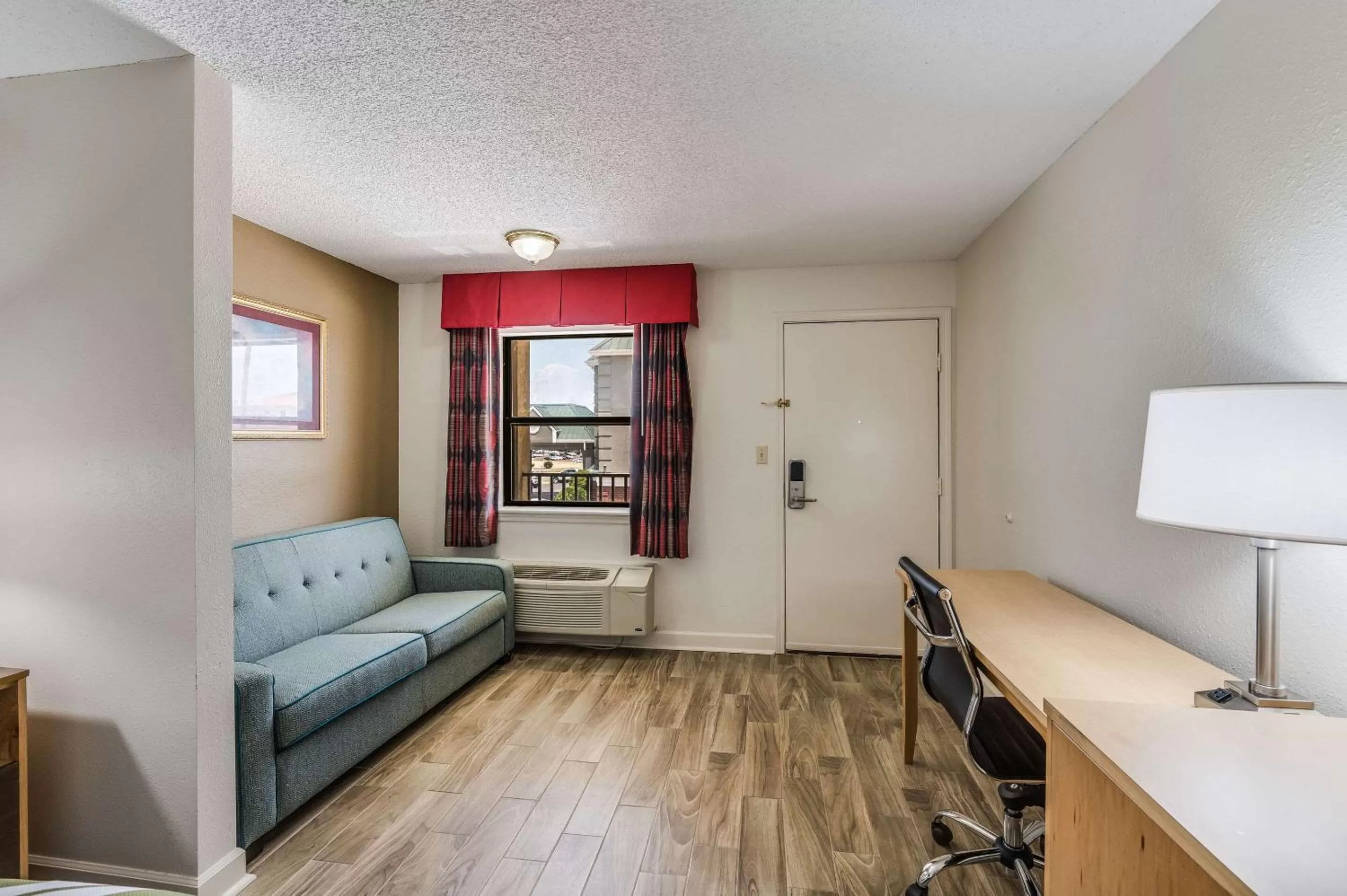 King Suite - Non-Smoking in Quality Inn & Suites Hot Springs-Lake Hamilton