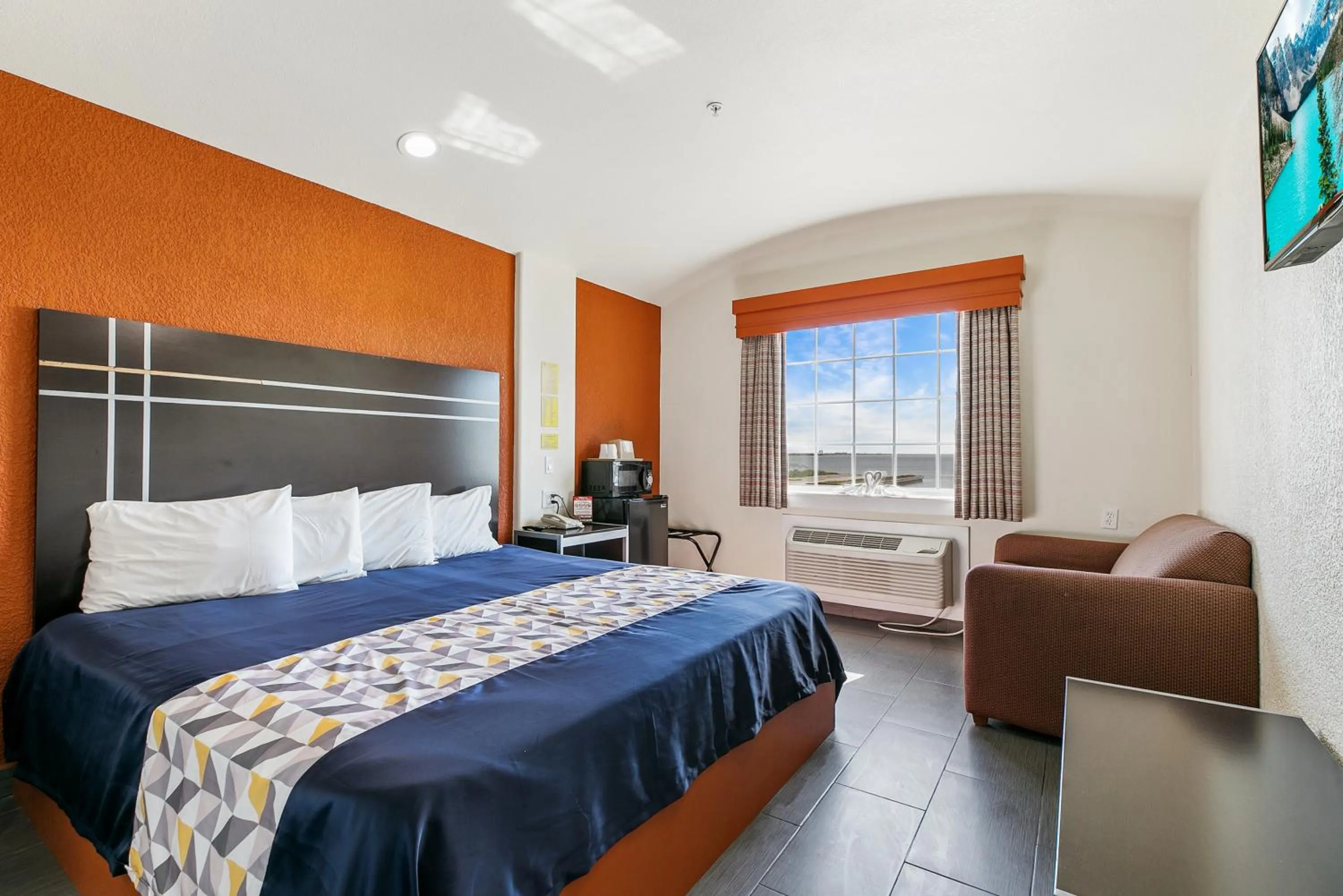 King Room with Bay View in Lighthouse Inn