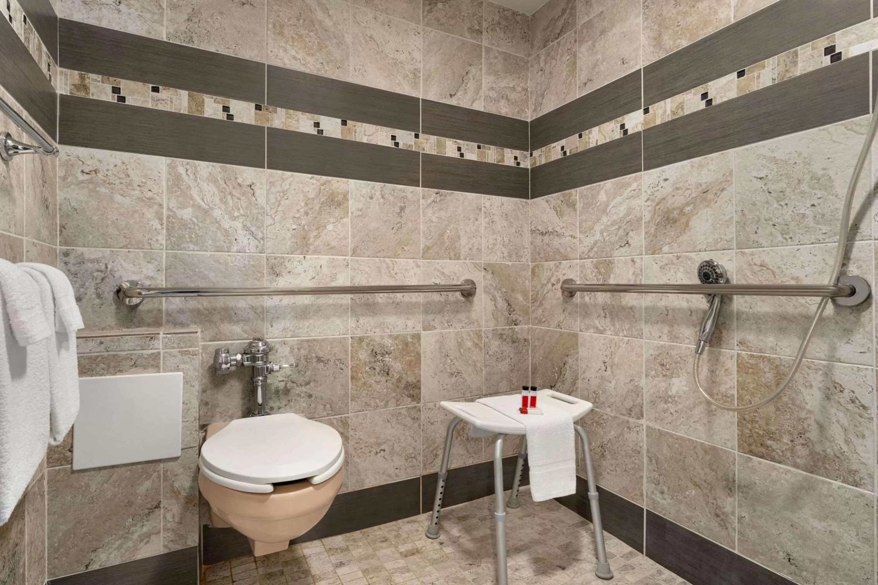 Suite with One King Bed and Two Queen Beds and Roll-In Shower - Mobility Accessible in Days Inn by Wyndham Tamworth