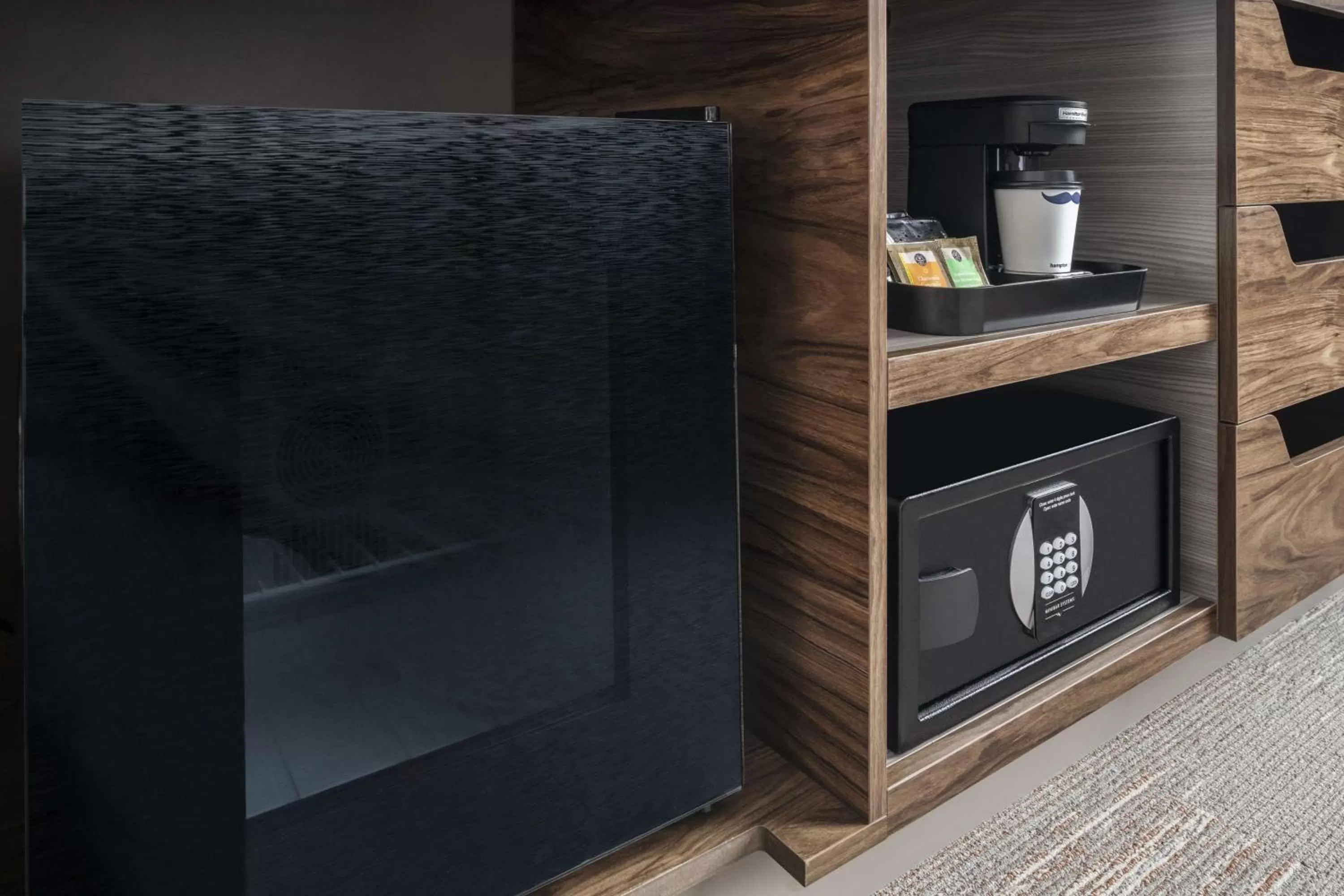 King Room - Mobility/Hearing Accessible - Non-Smoking in Hampton Inn Boston Woburn