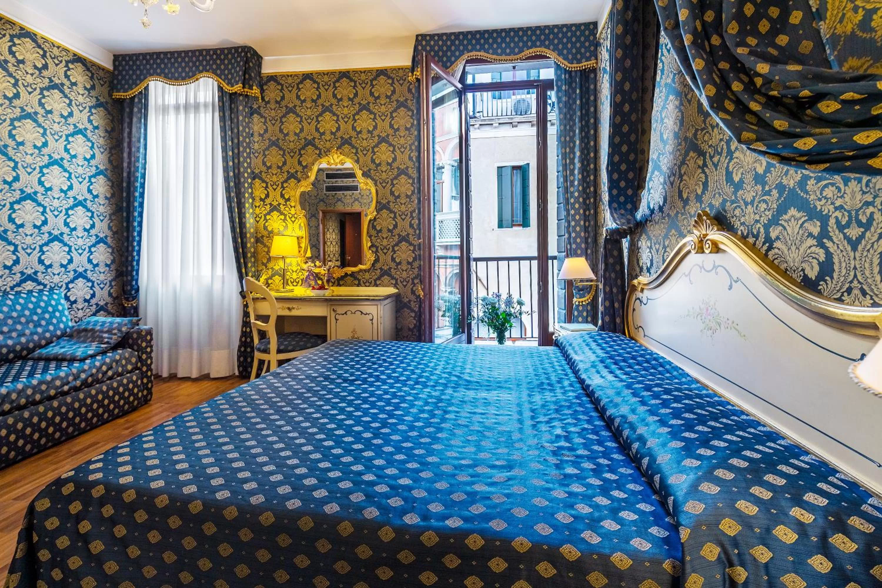 Queen Room with Balcony in Al Gazzettino