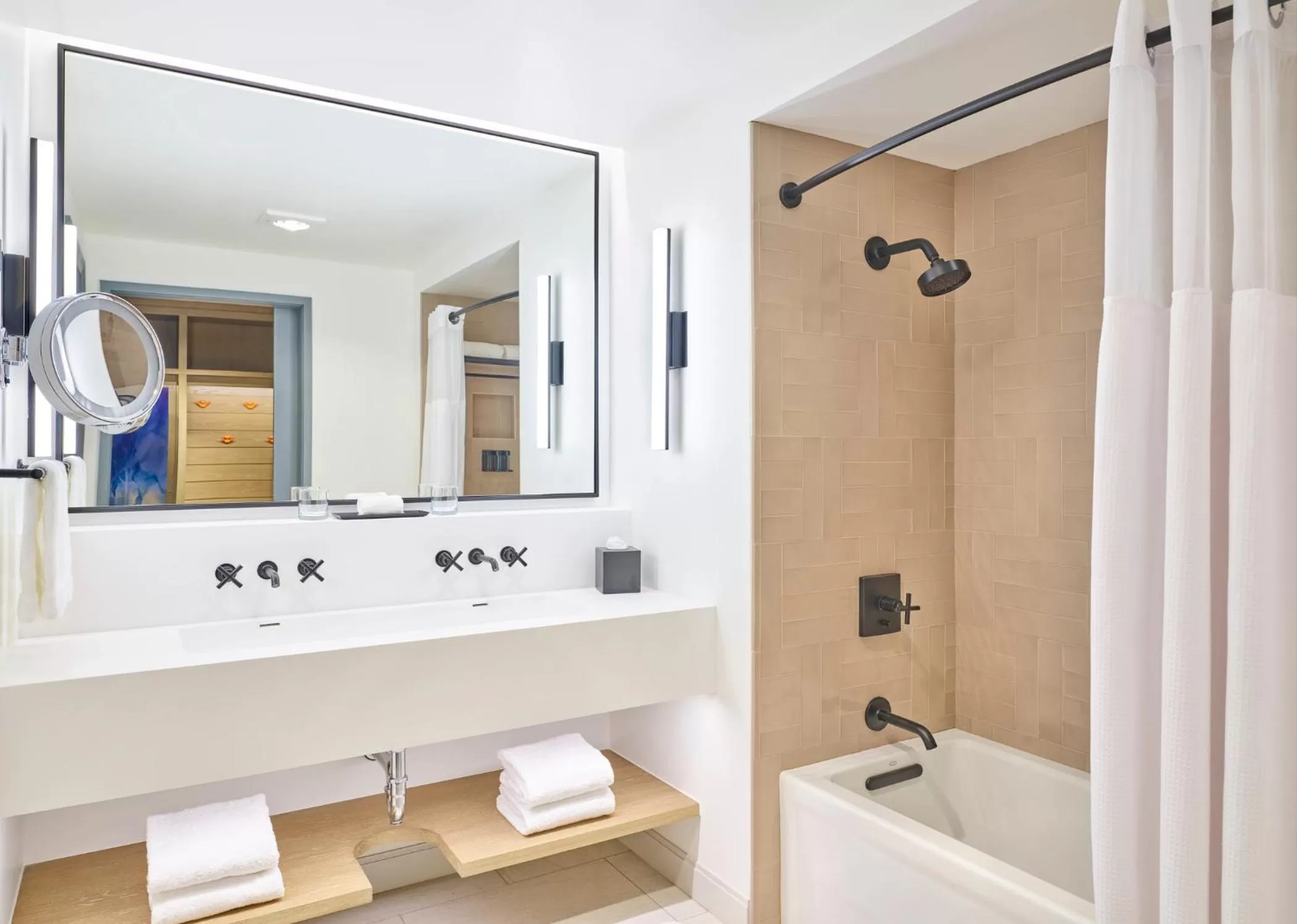 Deluxe Queen Room with Two Queen Beds in Limelight Hotel Snowmass