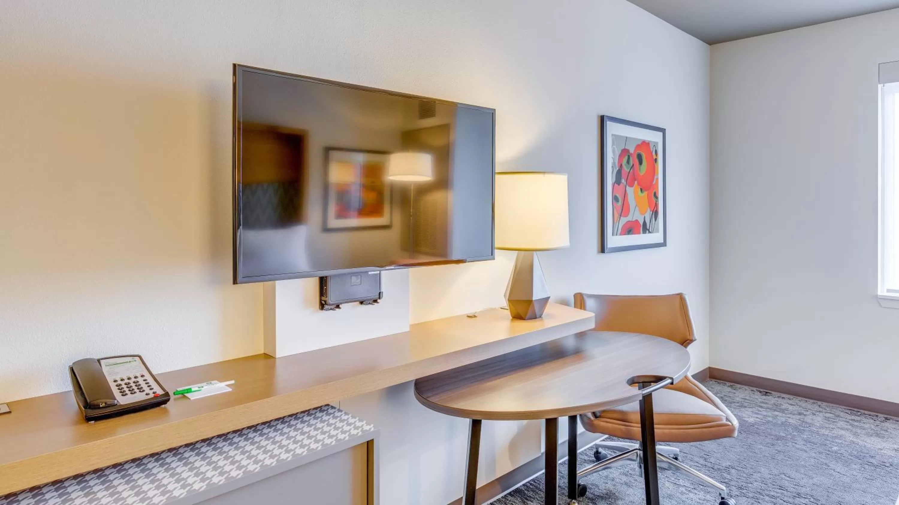 King Room - Mobility Access/Hearing Accessible in Holiday Inn & Suites Bellingham by IHG