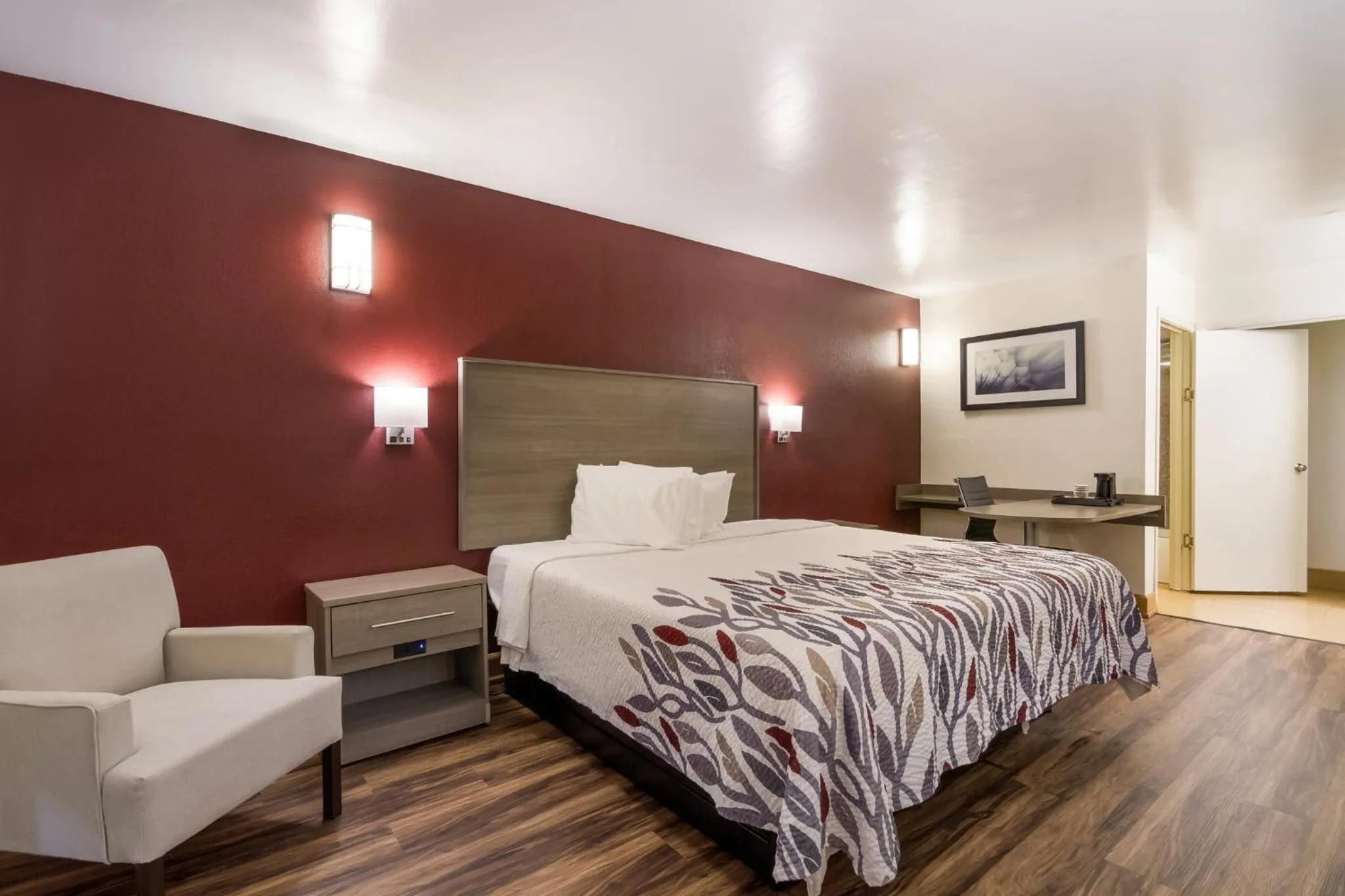 Superior King Room - Non-Smoking in Red Roof Inn Crestview