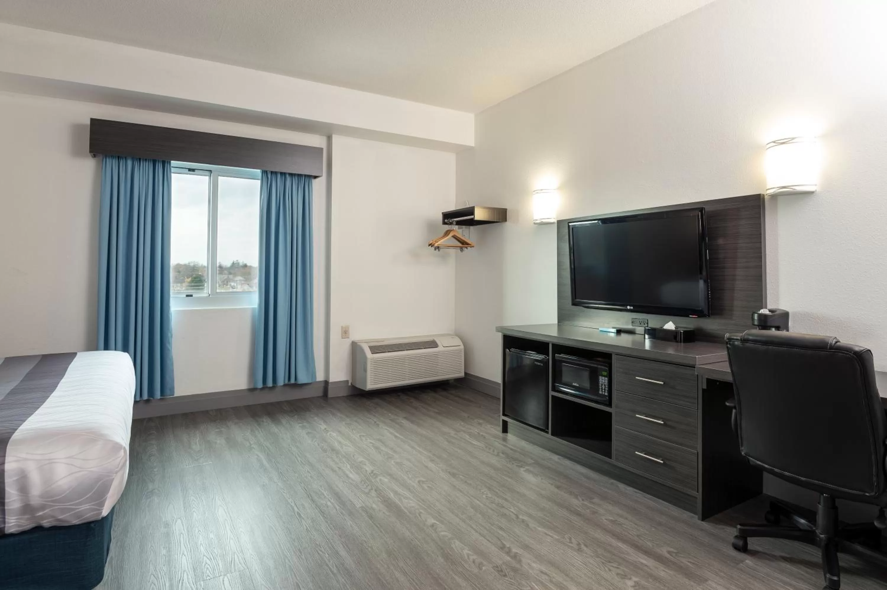 King Room - Accessible/Non Smoking in Comfort Hotel