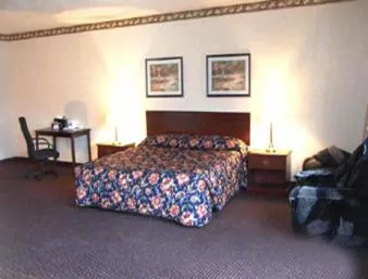 King Room - Non-Smoking in Howard Johnson by Wyndham Pikesville