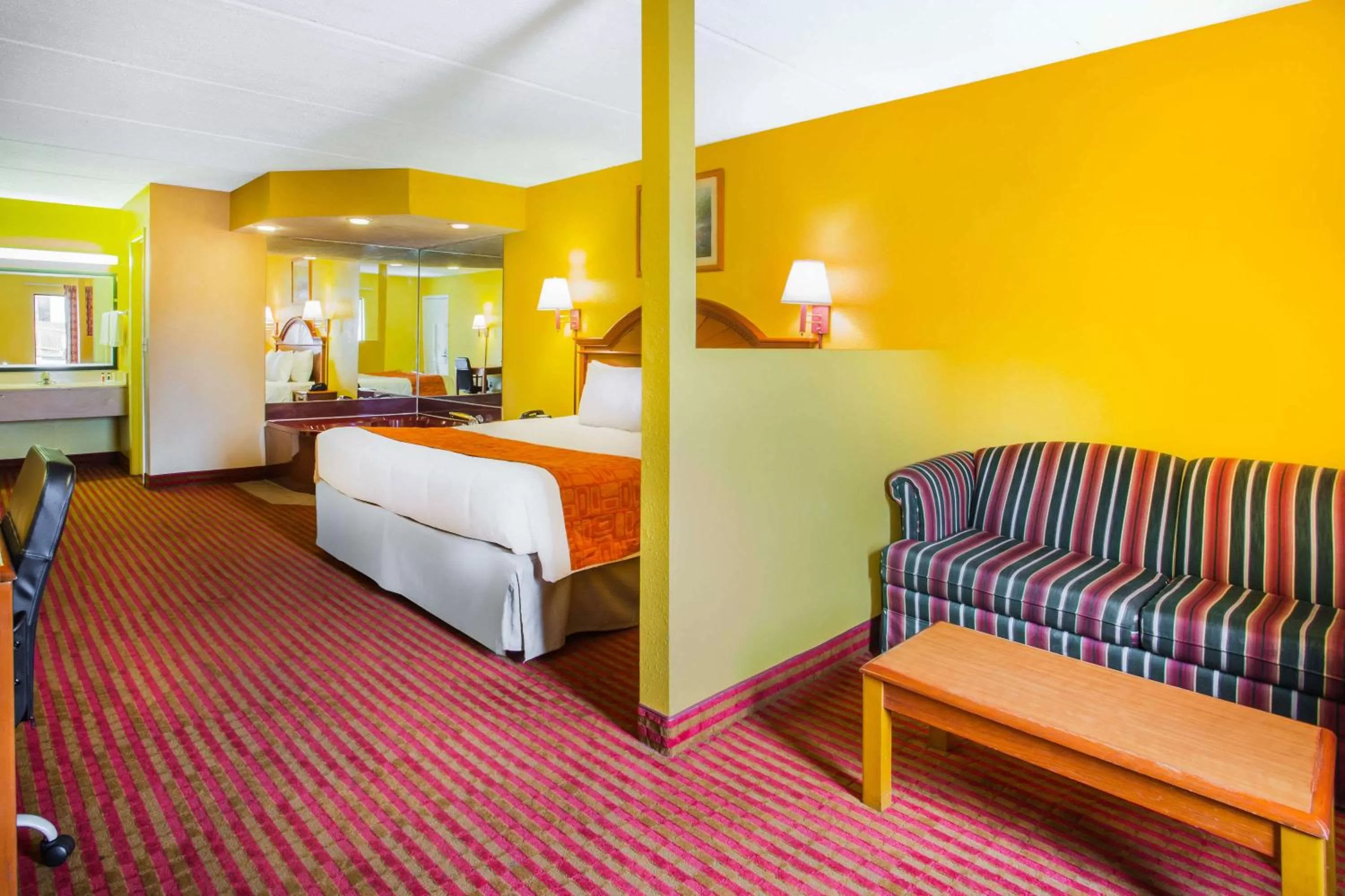 Deluxe King Suite in Howard Johnson by Wyndham Panama City