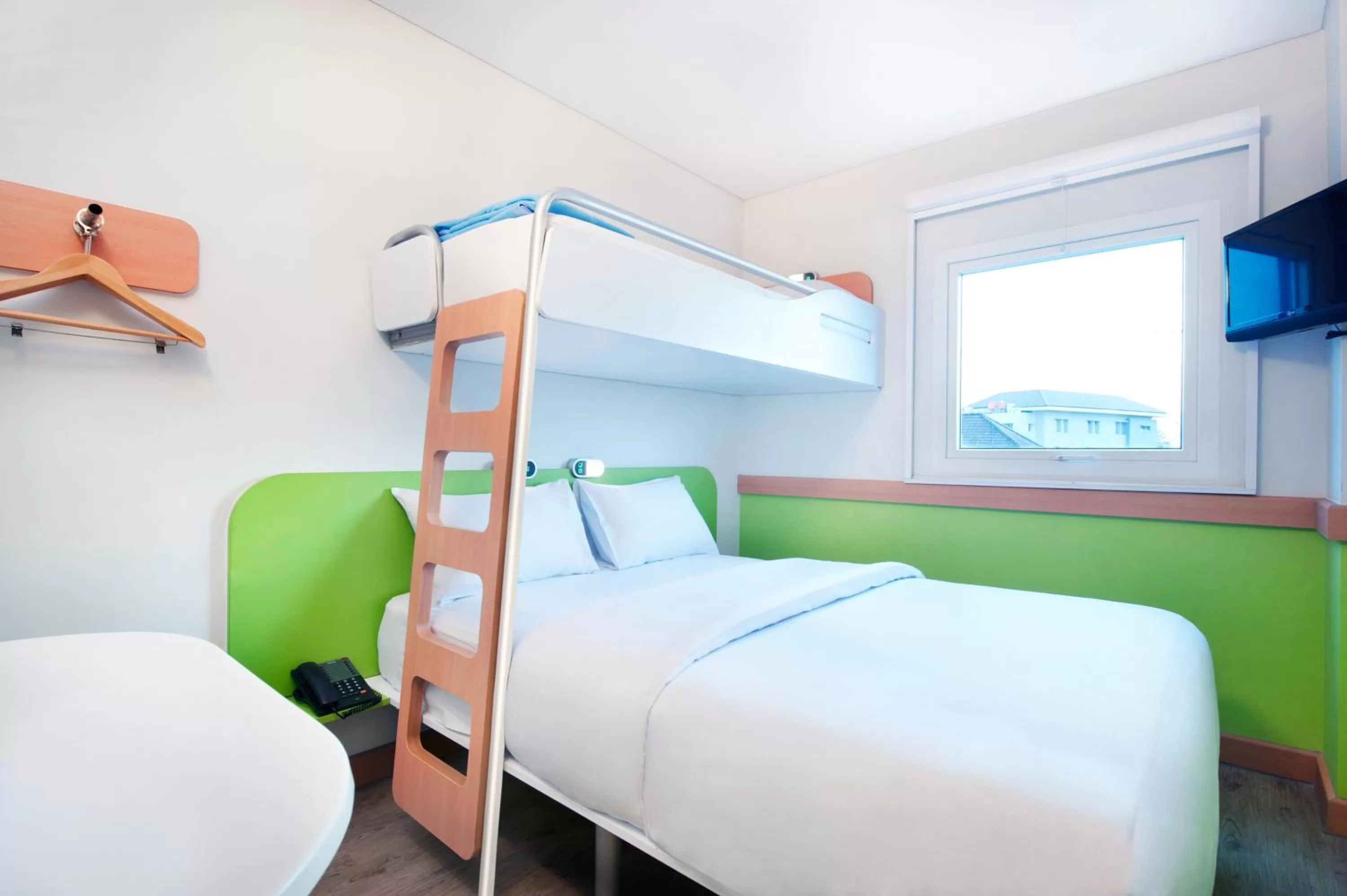 Standard Double Room with Bunk Bed in Ibis Budget Semarang Tendean