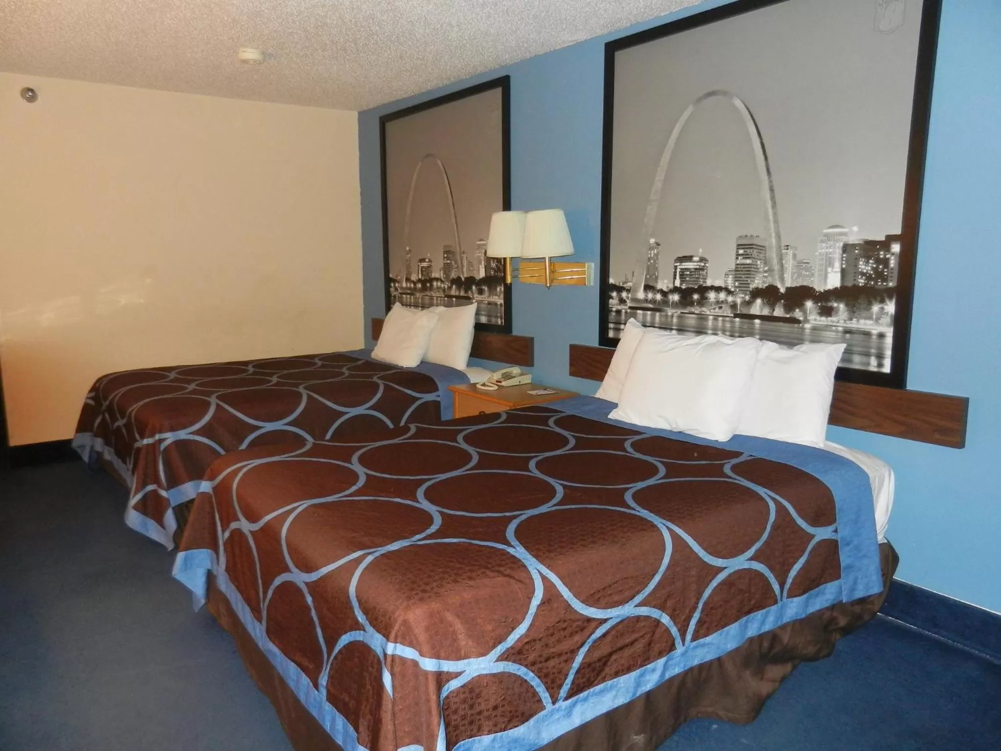 Queen Room with Two Queen Beds - Smoking in Super 8 by Wyndham Potosi
