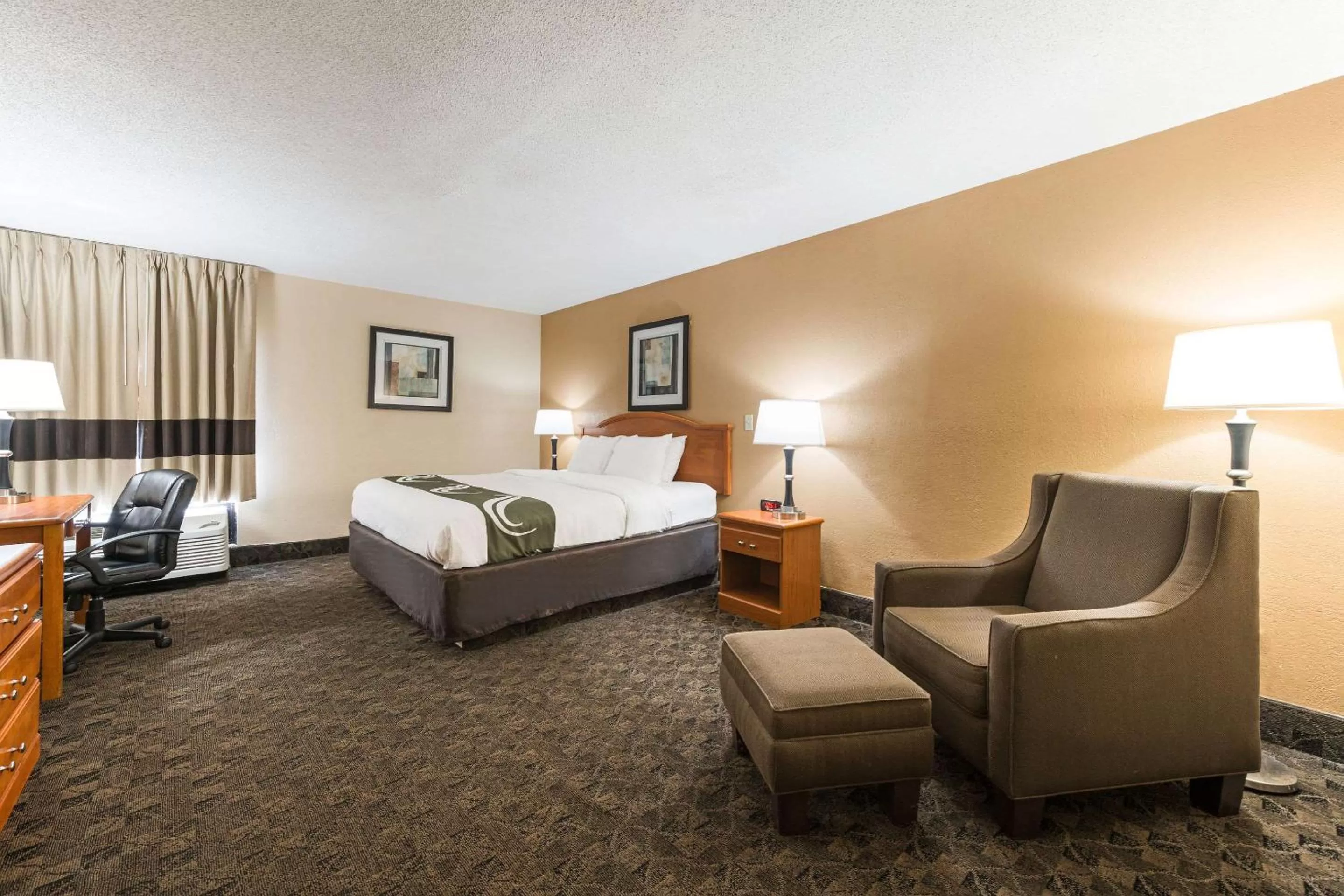 King Room - Disability Access/Non-Smoking in Quality Inn & Suites Portage Central