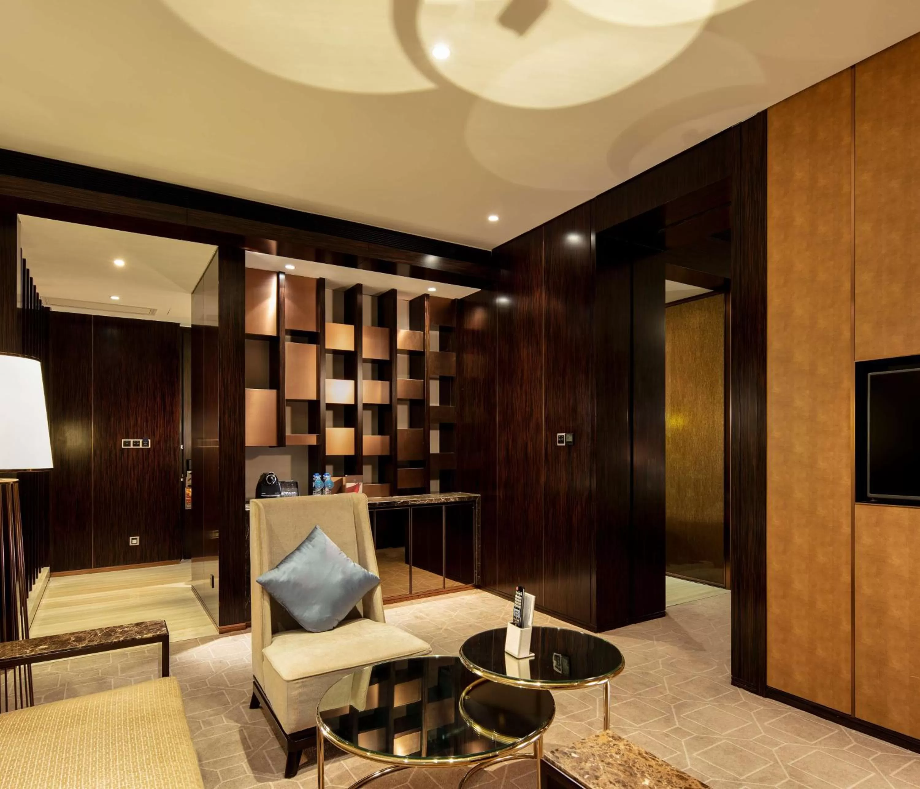 One-Bedroom King Suite - Lounge Access in Hilton Shenzhen Futian, Metro Station at Hotel Front Door, Close to Futian Convention & Exhibition Center