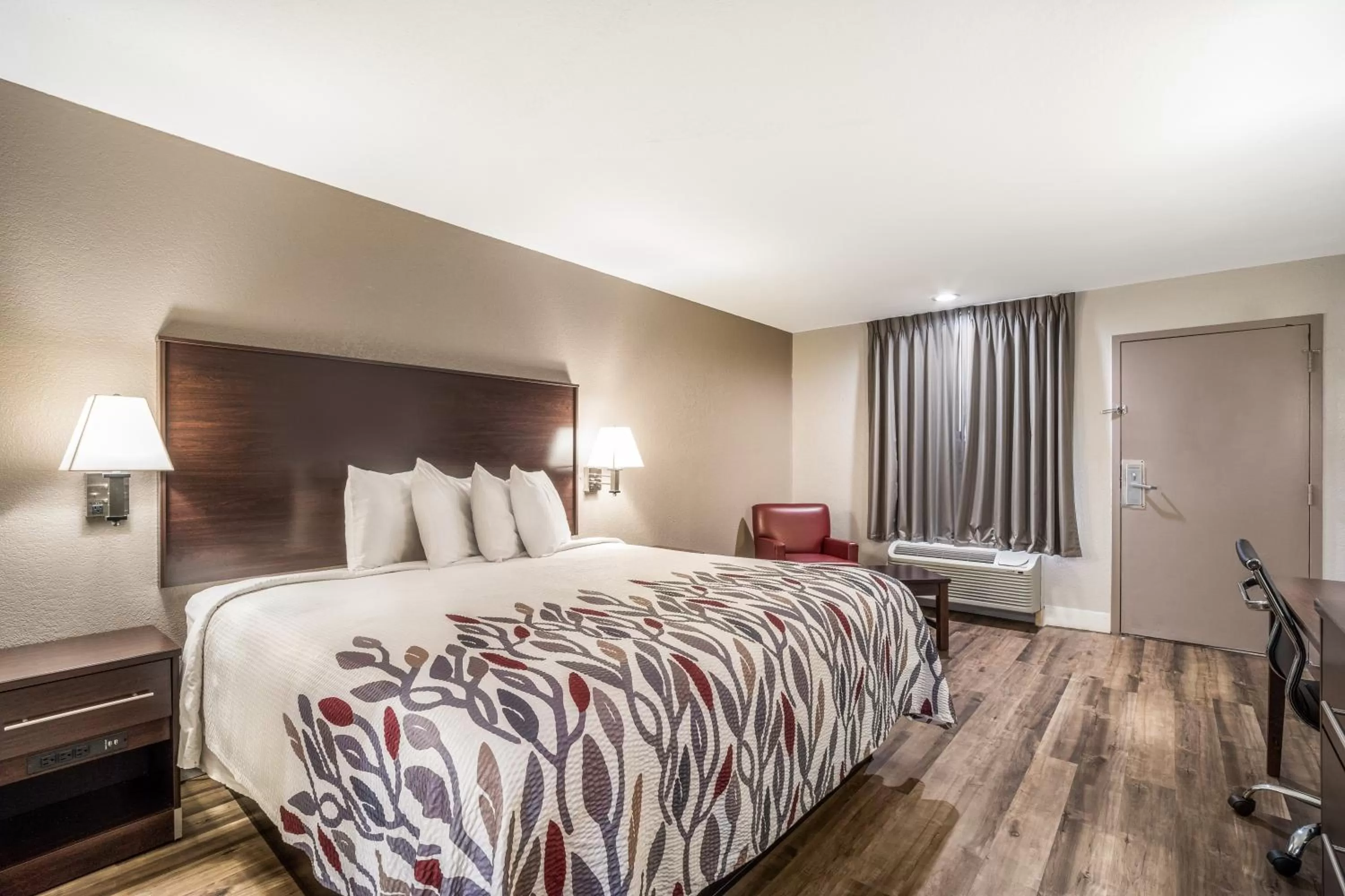 Superior King Room Non-Smoking in Red Roof Inn Sumter