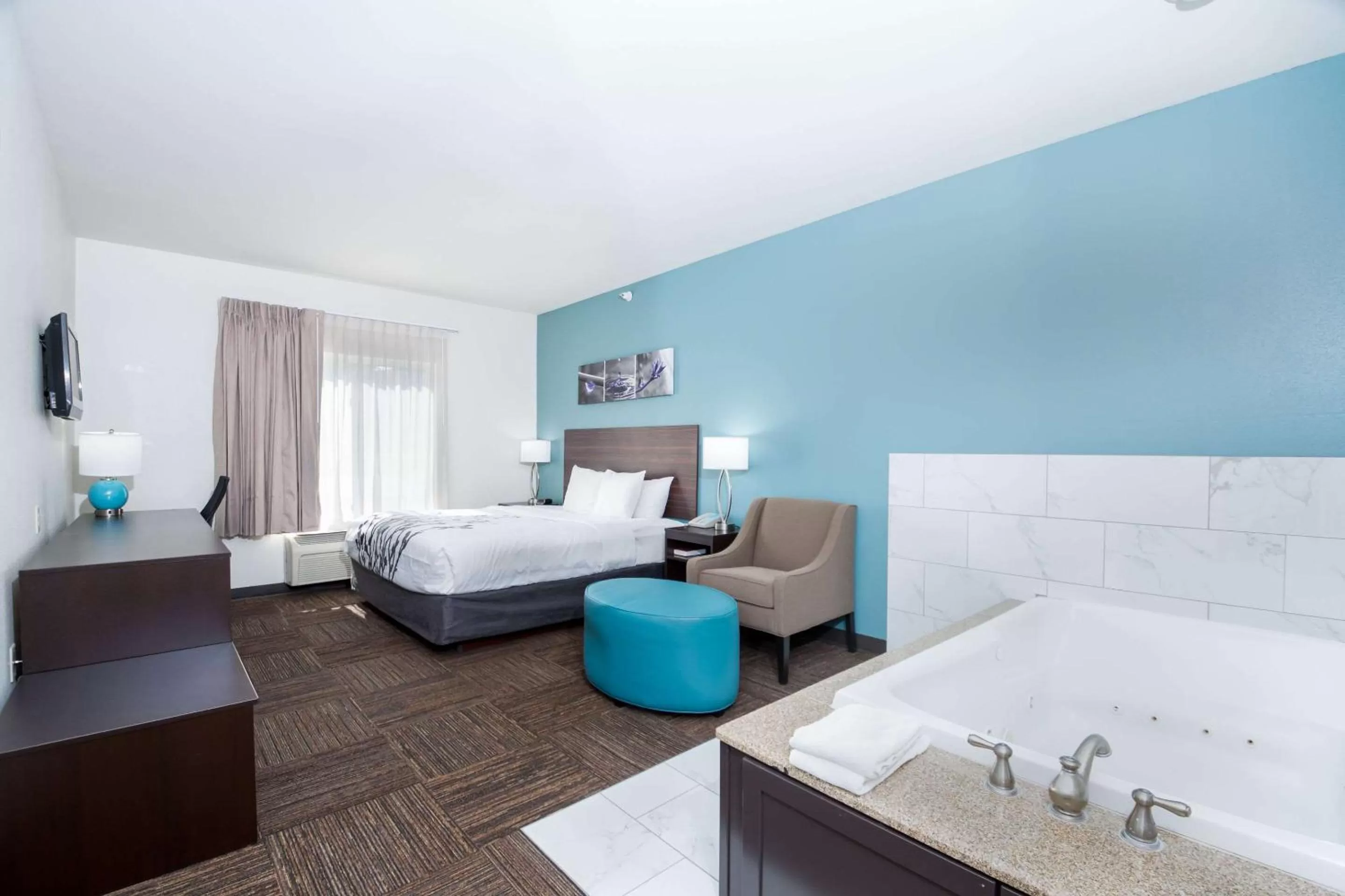 King Suite and Roll-In Shower - Accessible/Non-Smoking in Sleep Inn & Suites Washington near Peoria
