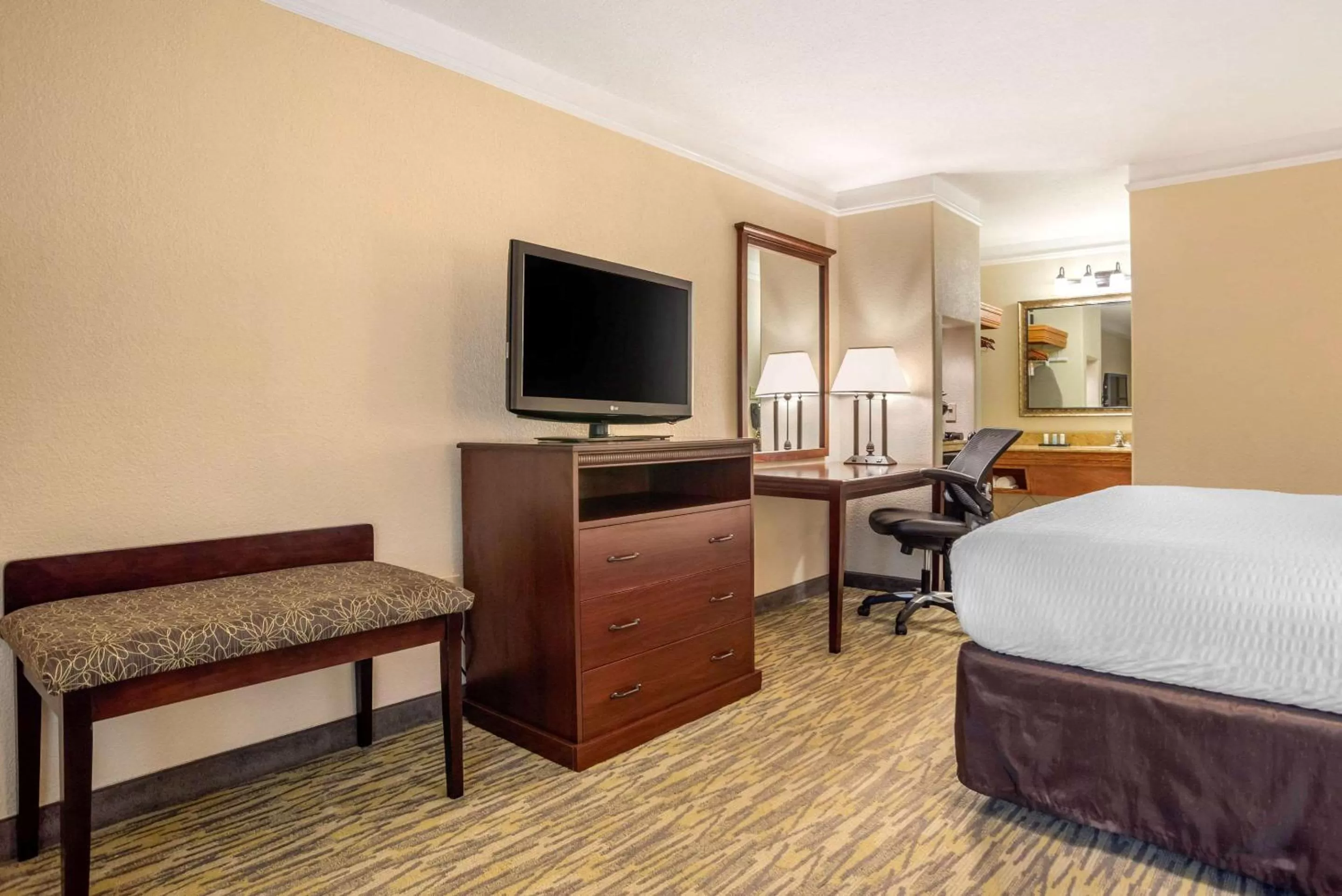 Queen Room with Two Queen Beds - Non-Smoking in Clarion Inn Conference Center