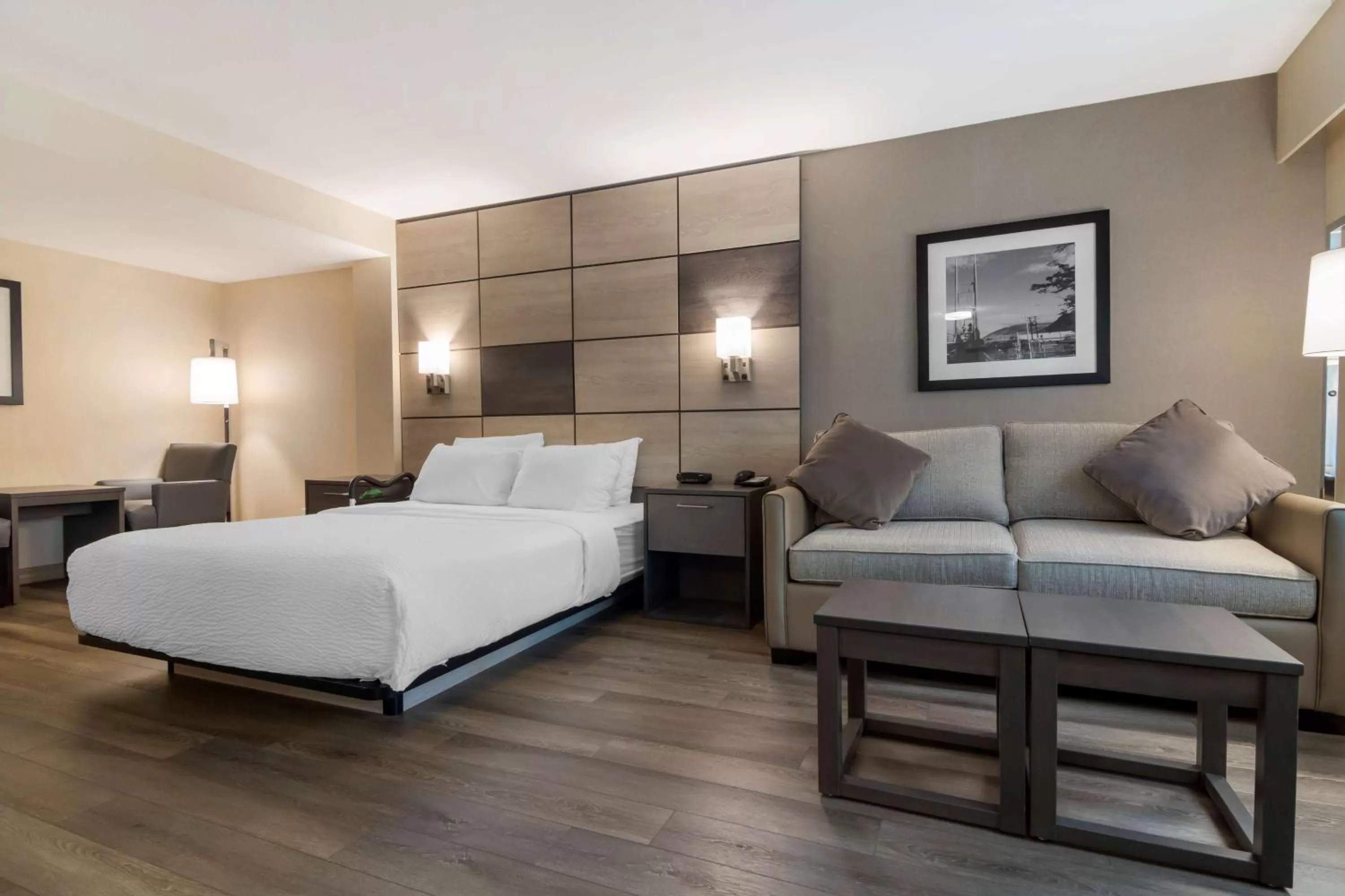 Queen Room with Sofa-Bed and Full Kitchen - Non-Smoking in Best Western Premier Aberdeen Kamloops