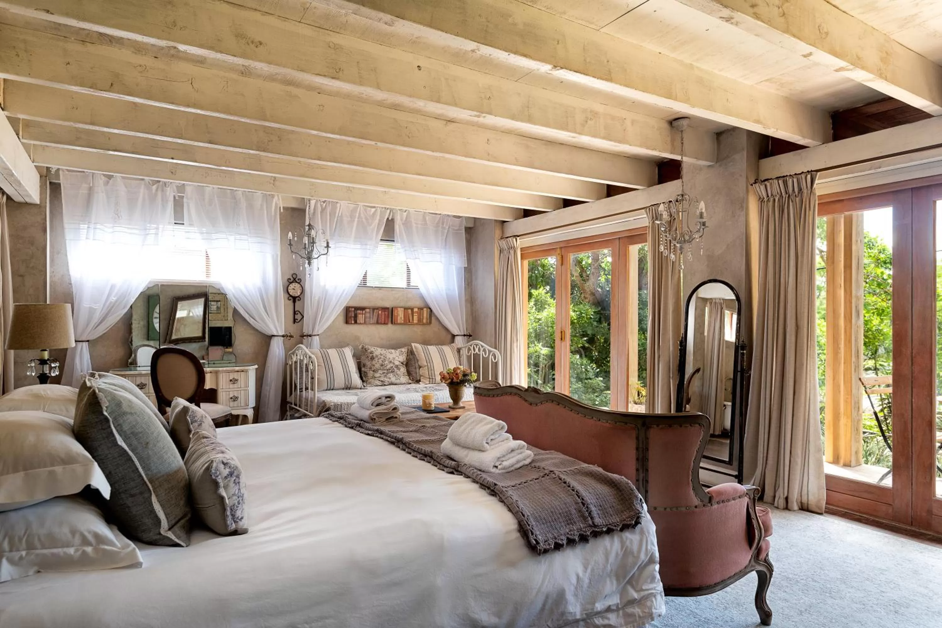 Bedroom, Bed in Petite Provence B&B