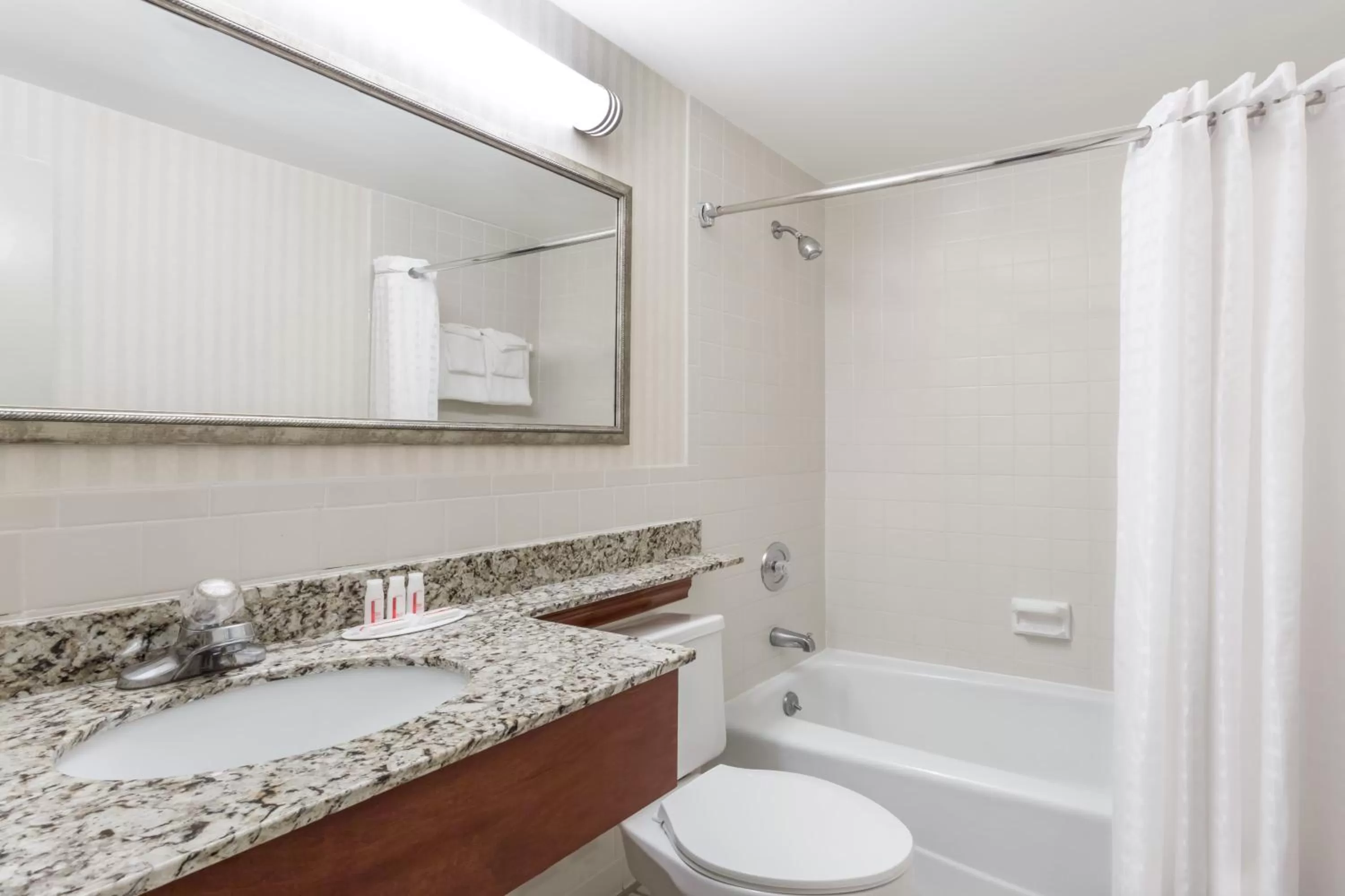 King Room with One King Bed - Non-Smoking in Days Inn by Wyndham Williamsburg Historic Area