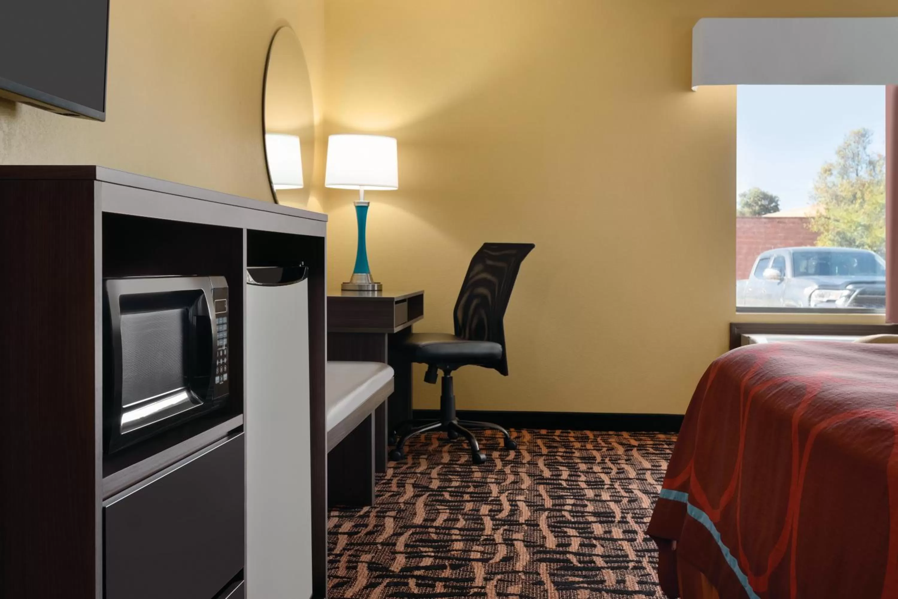 Deluxe King Room - Disability Access - Smoking in Super 8 by Wyndham Olive Branch