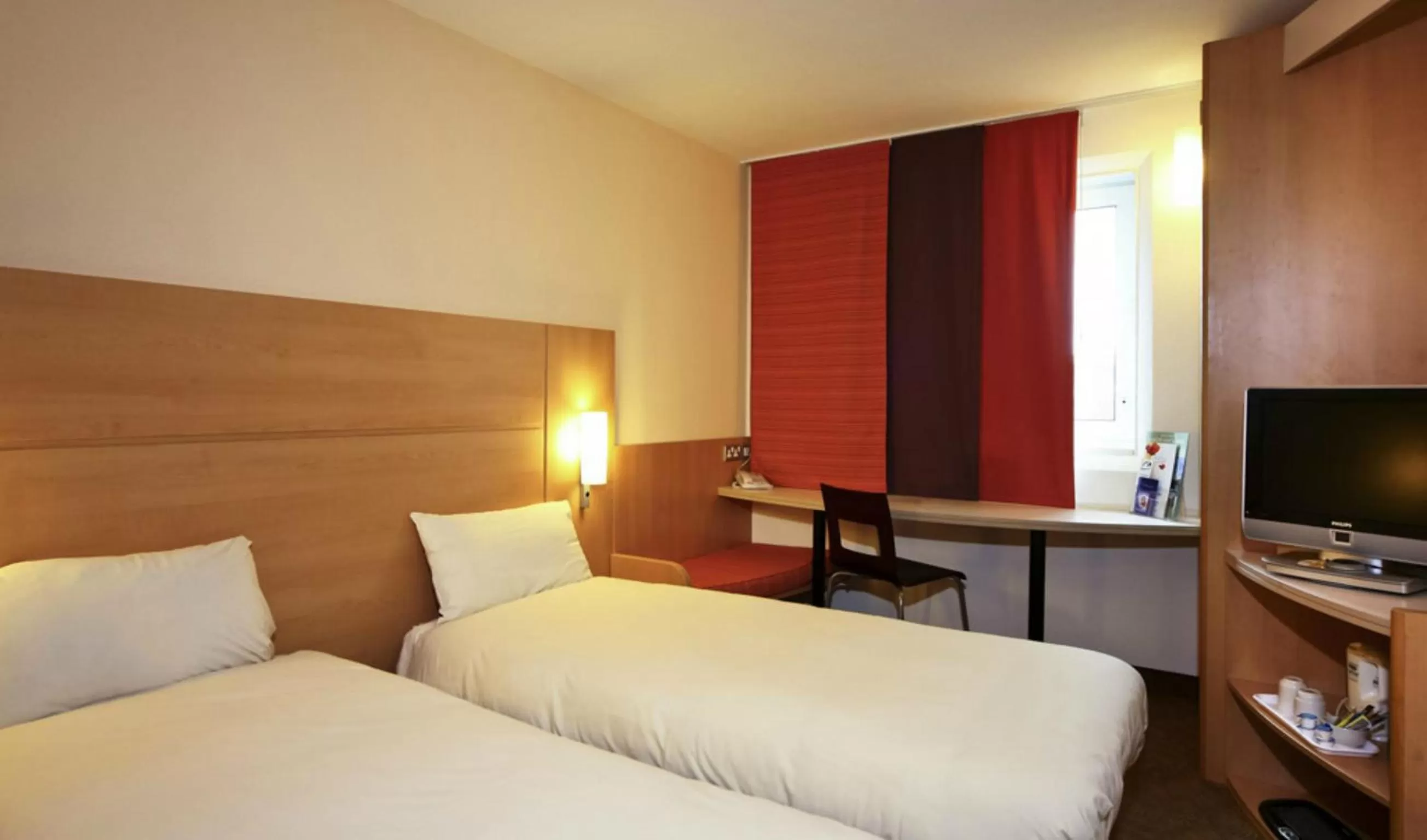 Standard Twin Room in ibis Leeds Centre Marlborough Street
