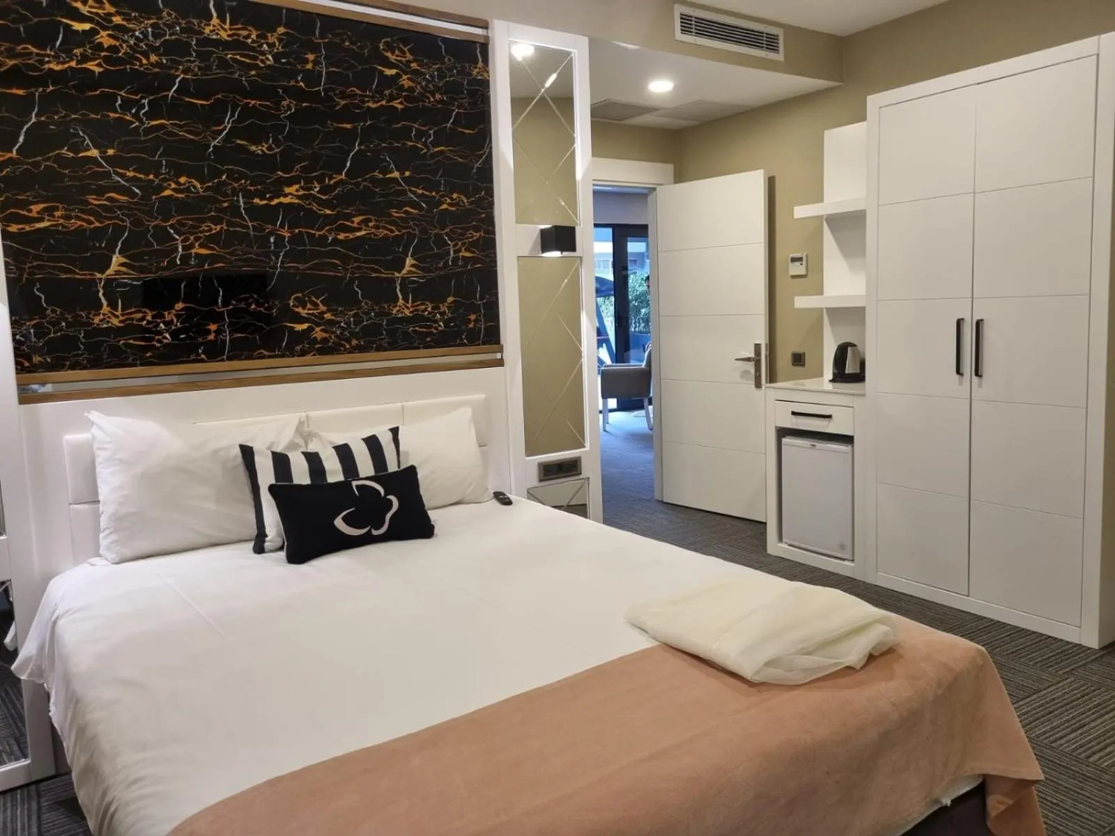 Suite with Terrace in Mia Berre Hotels