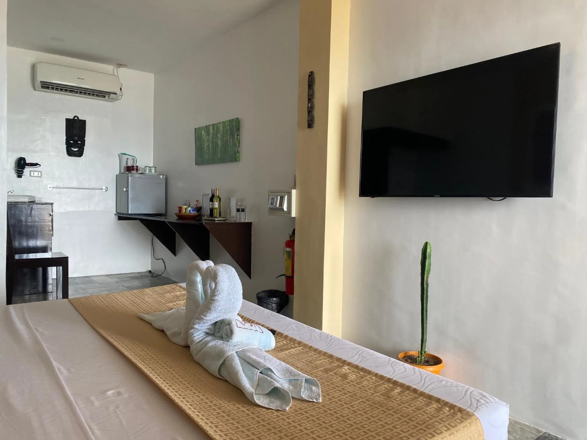Deluxe Double Room with Sea View in Papa Freds Beach Resort