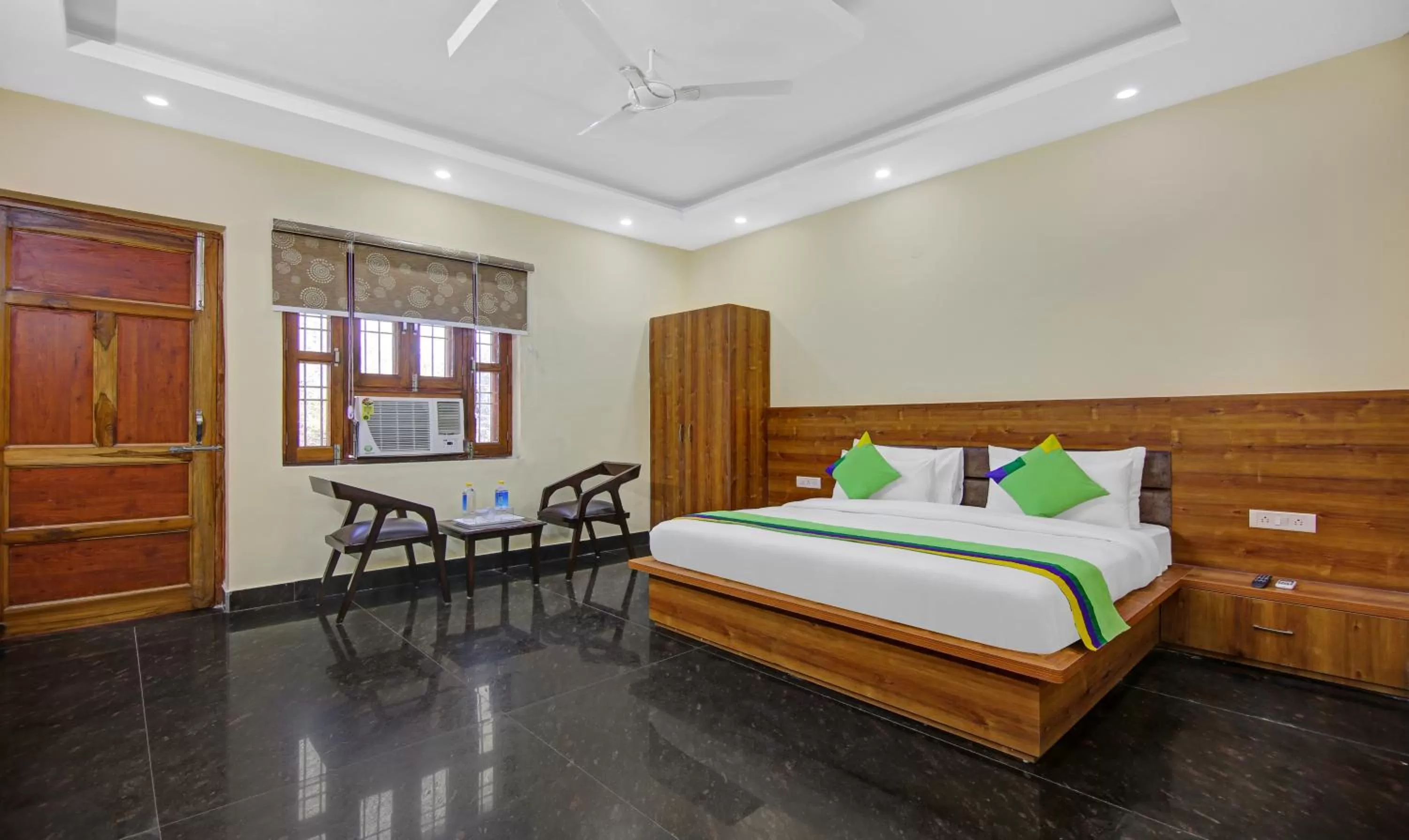 Deluxe Double Room in Treebo The Eden Roc