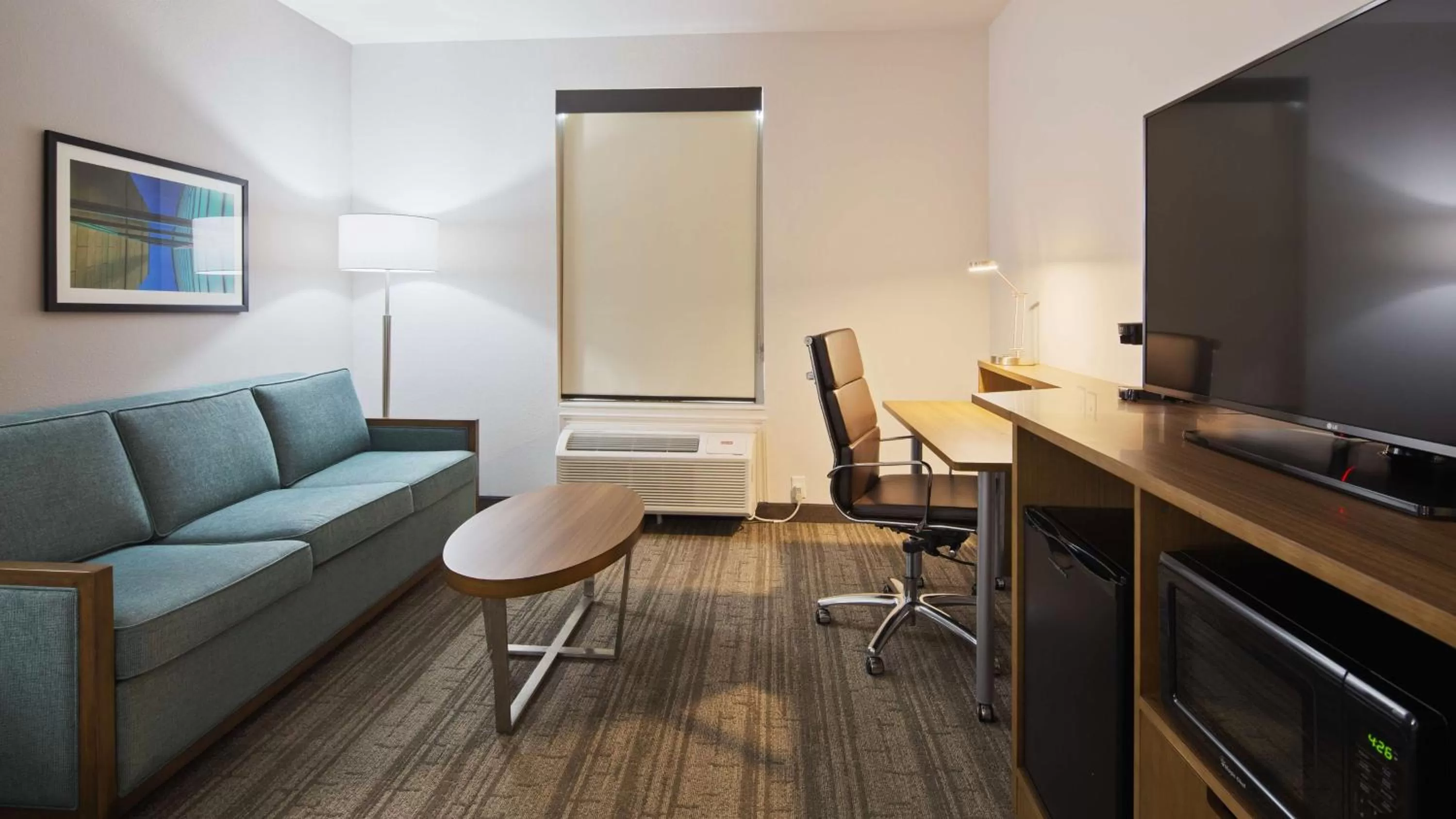 King Suite in Best Western Green Oaks Inn