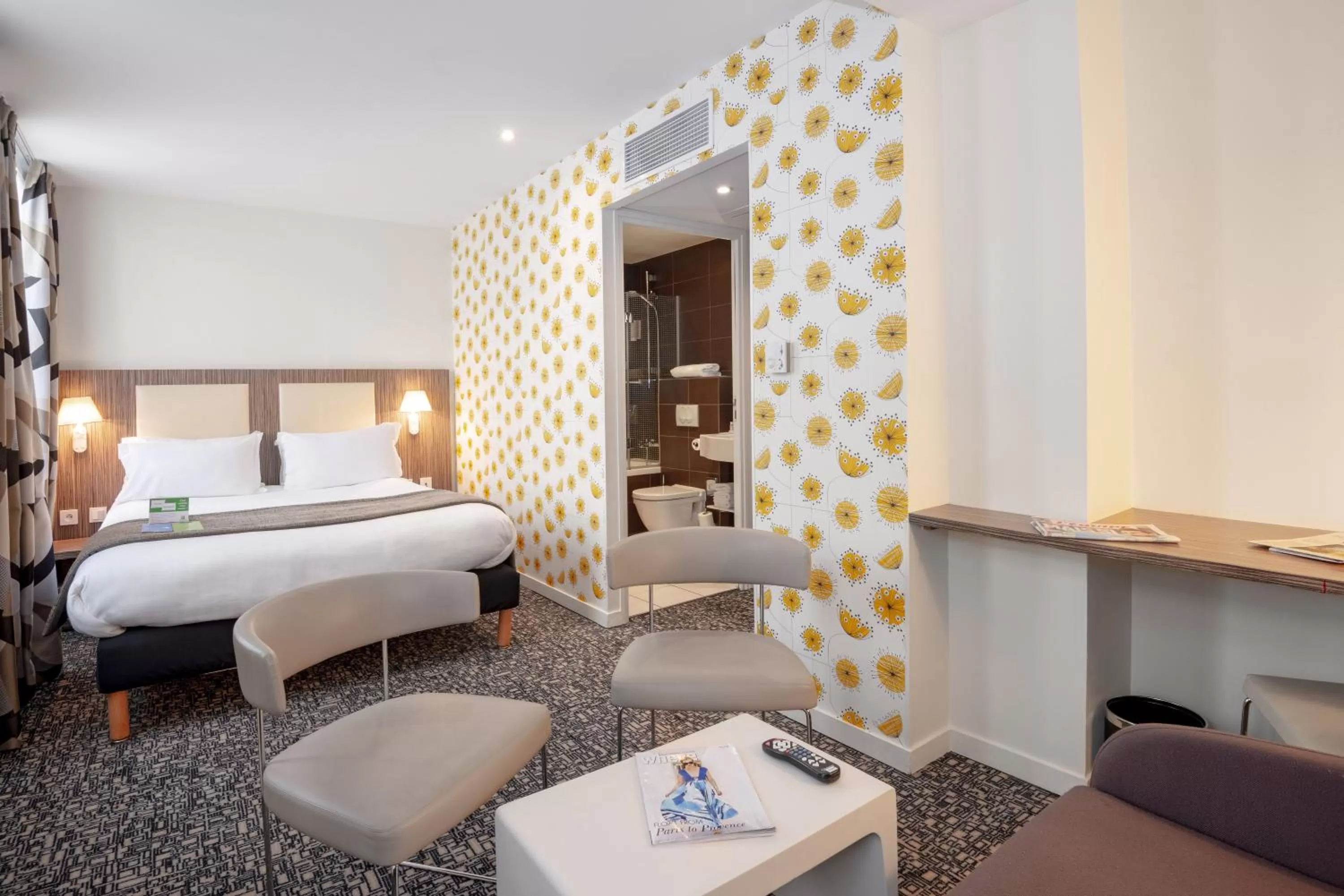 Premium Queen Room with sofa bed in Holiday Inn Paris Opéra - Grands Boulevards by IHG