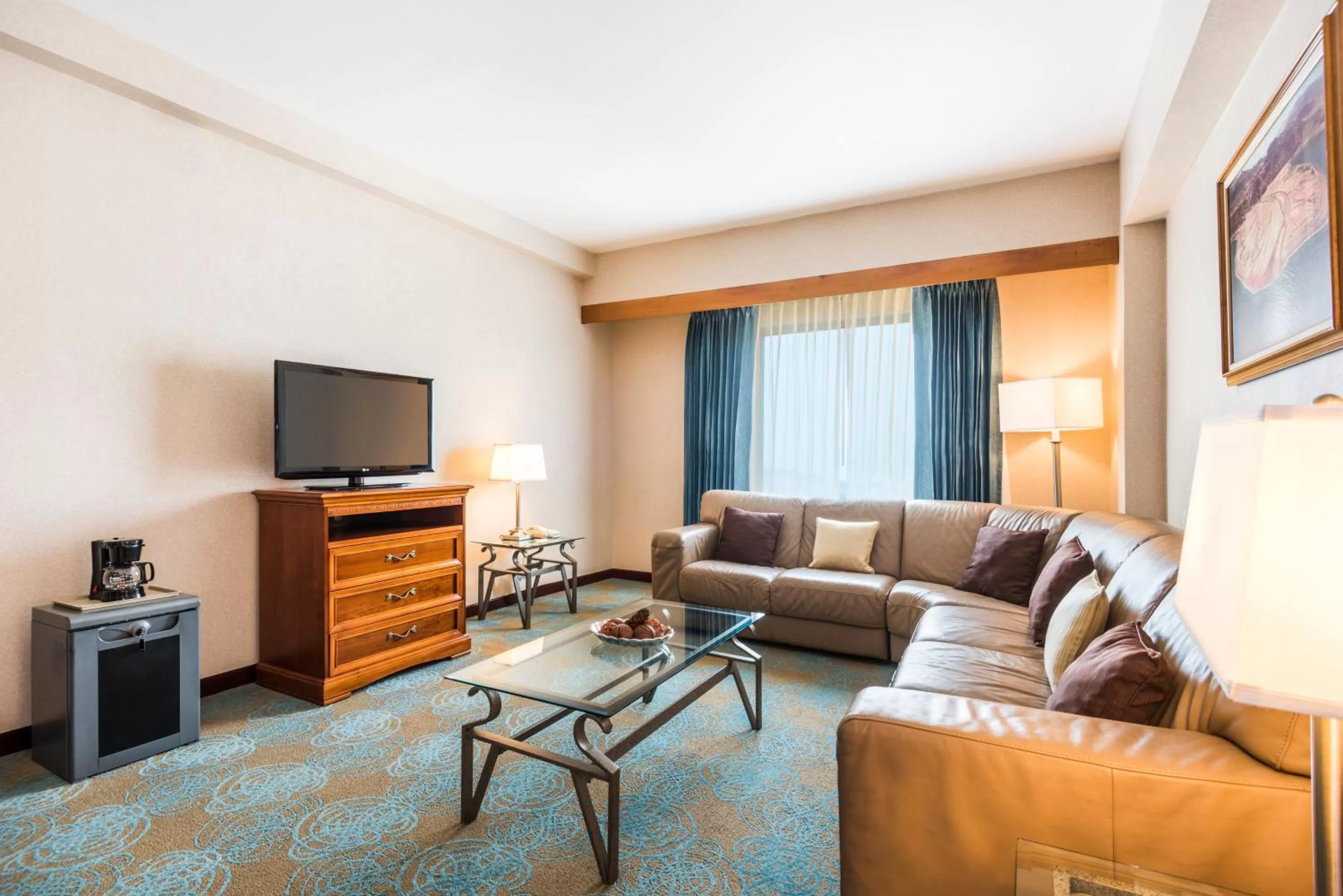 King Suite - single occupancy in Holiday Inn Convention Center by IHG