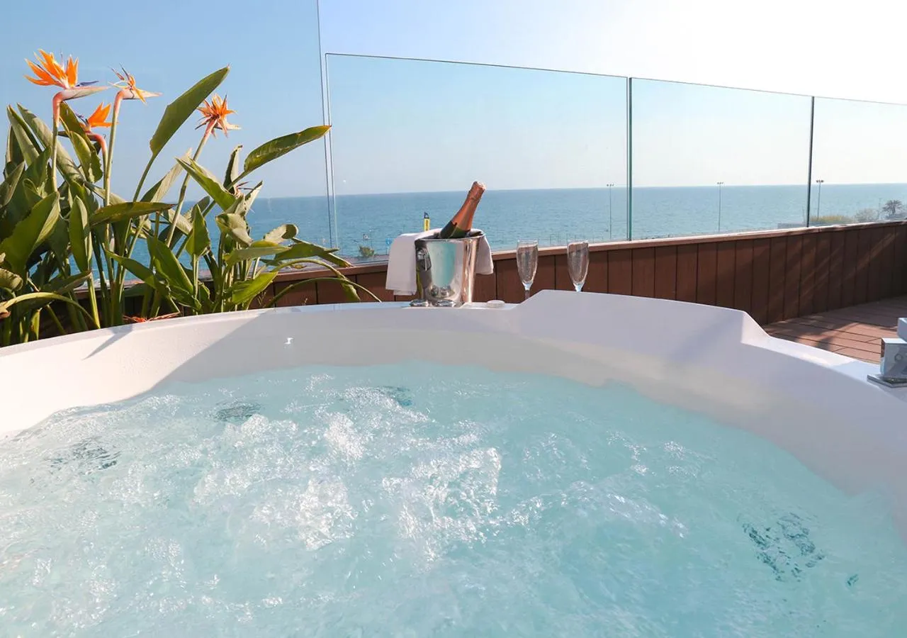 Deluxe Double Room with Sea View in KAKTUS Hotel Volga