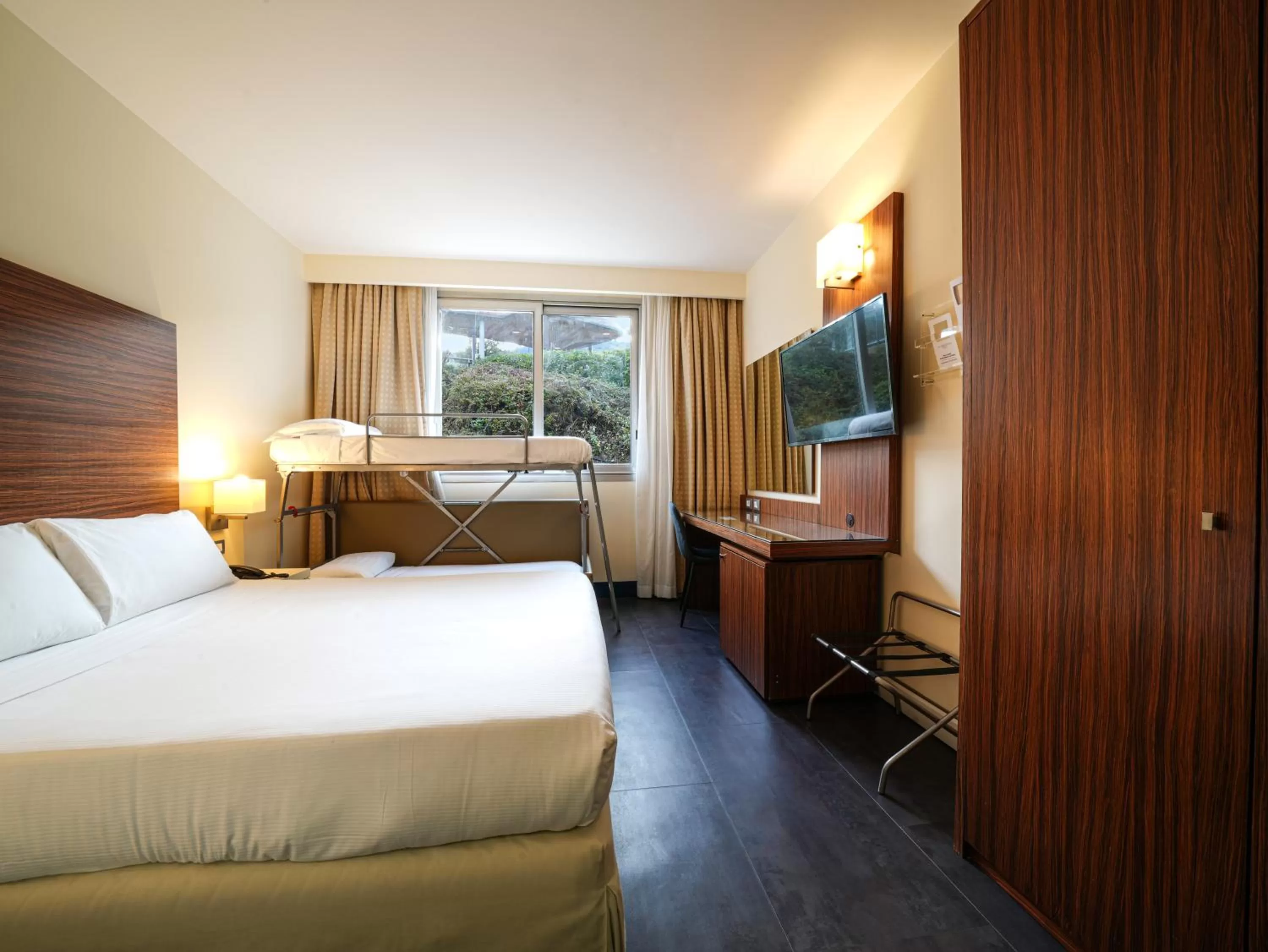 Family Room (2 Adults + 2 Children) in Hotel La Meridiana