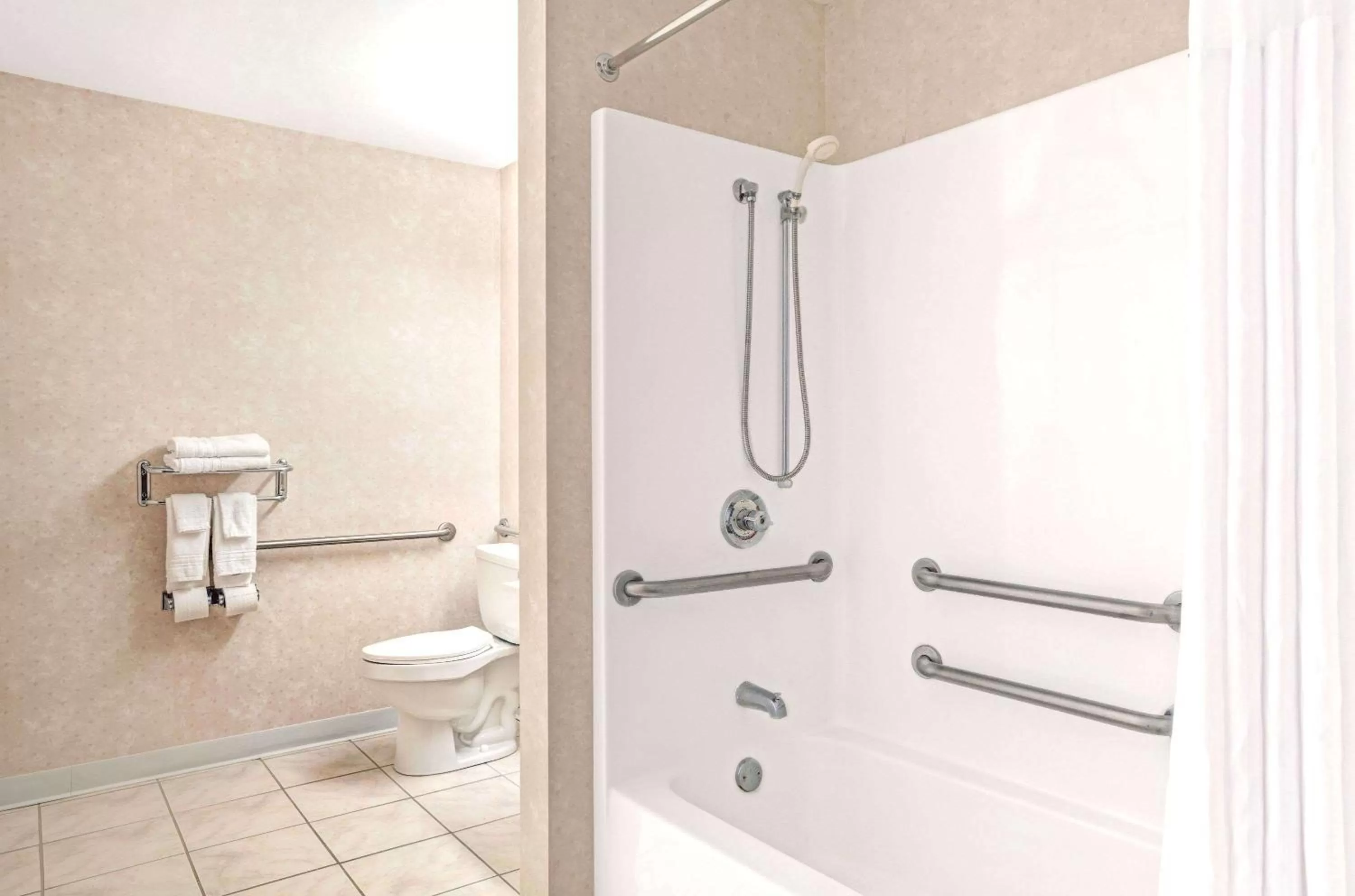 Queen Room  Disability Access, Non-Smoking in Days Inn by Wyndham Sturbridge