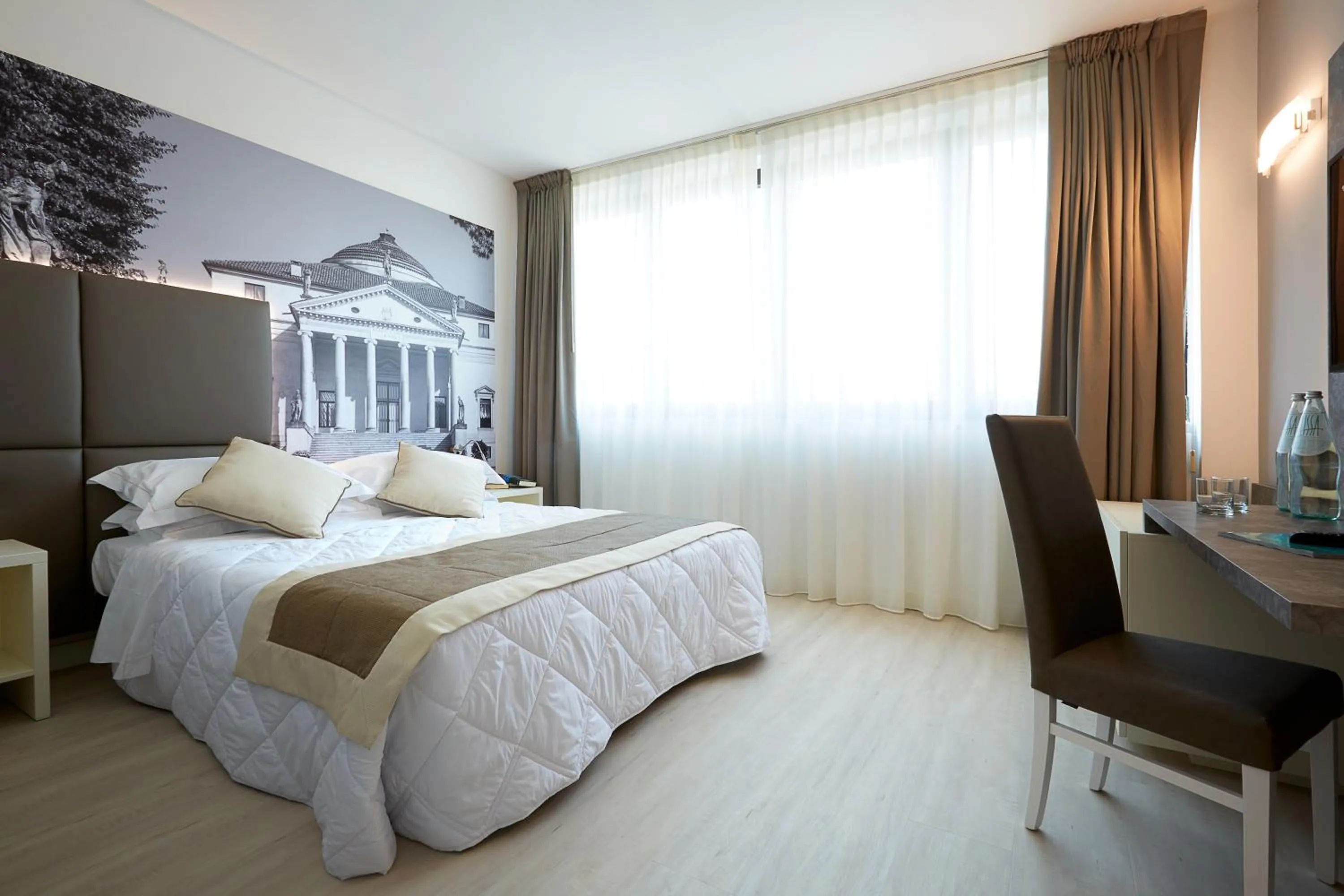 Deluxe Suite in Hotel Victoria