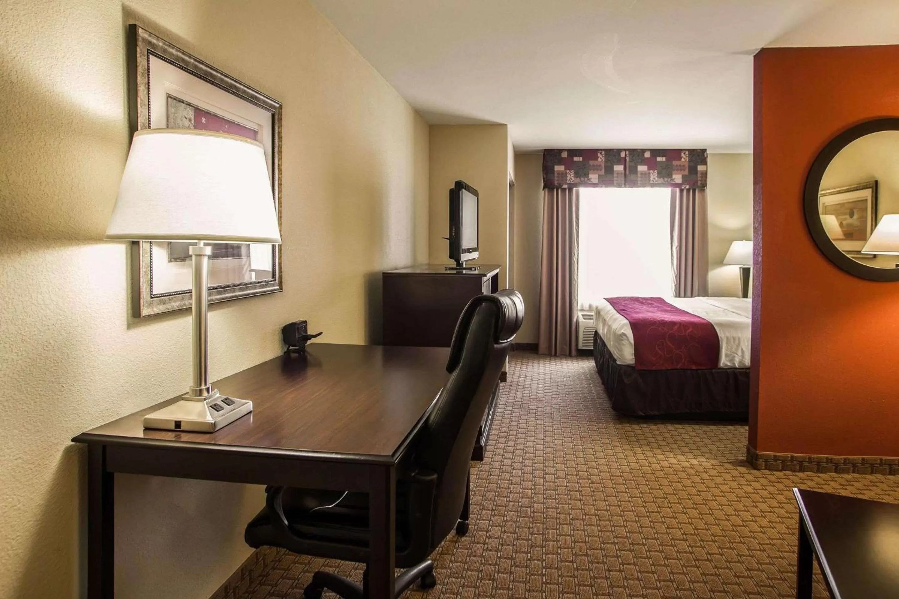 King Suite - Accessible/Non-Smoking in Comfort Suites Bloomington I-55 and I-74