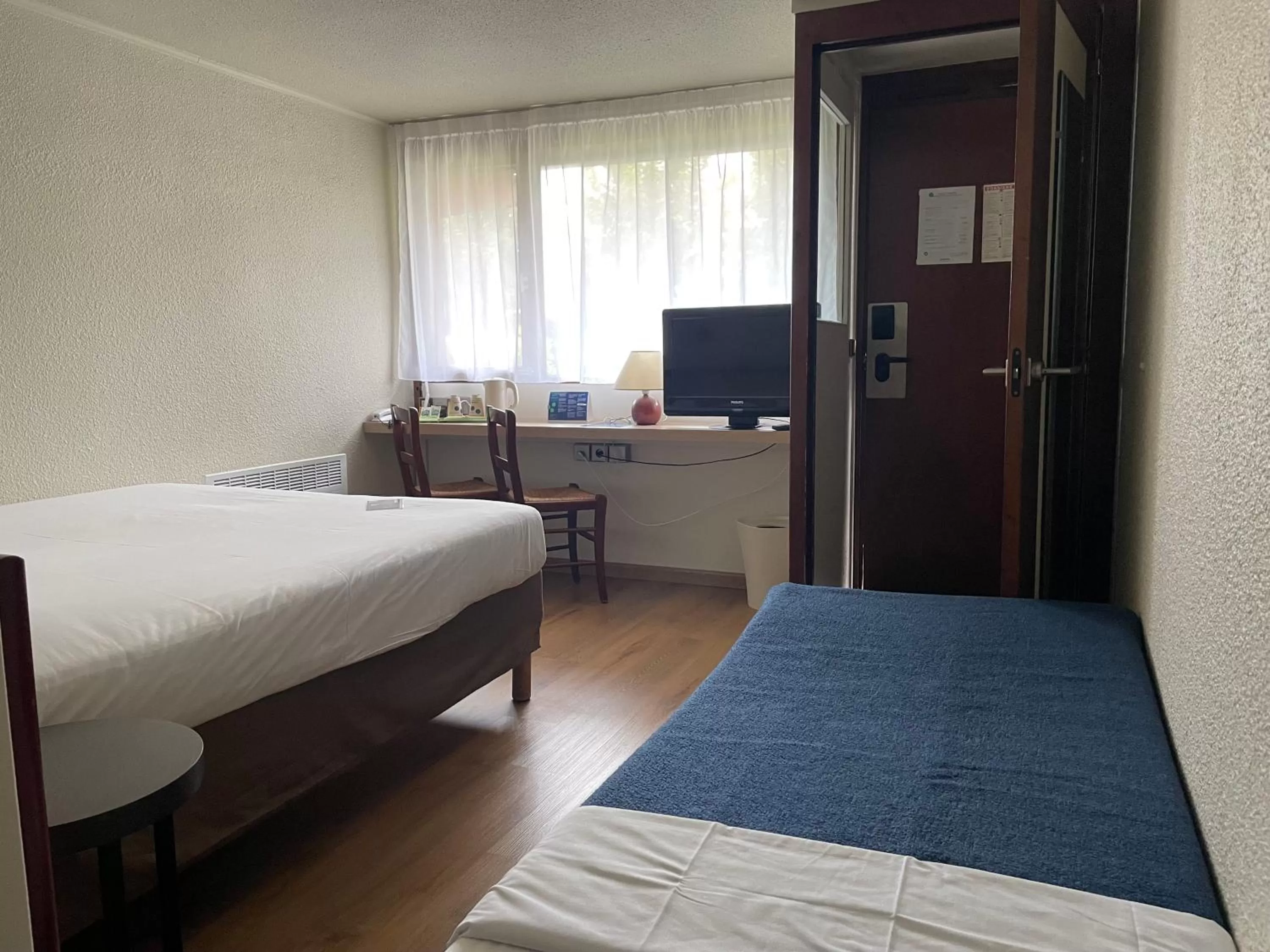 1 Double Bed 1 Junior Bed - single occupancy in Campanile Rouen Nord - Mont-Saint-Aignan