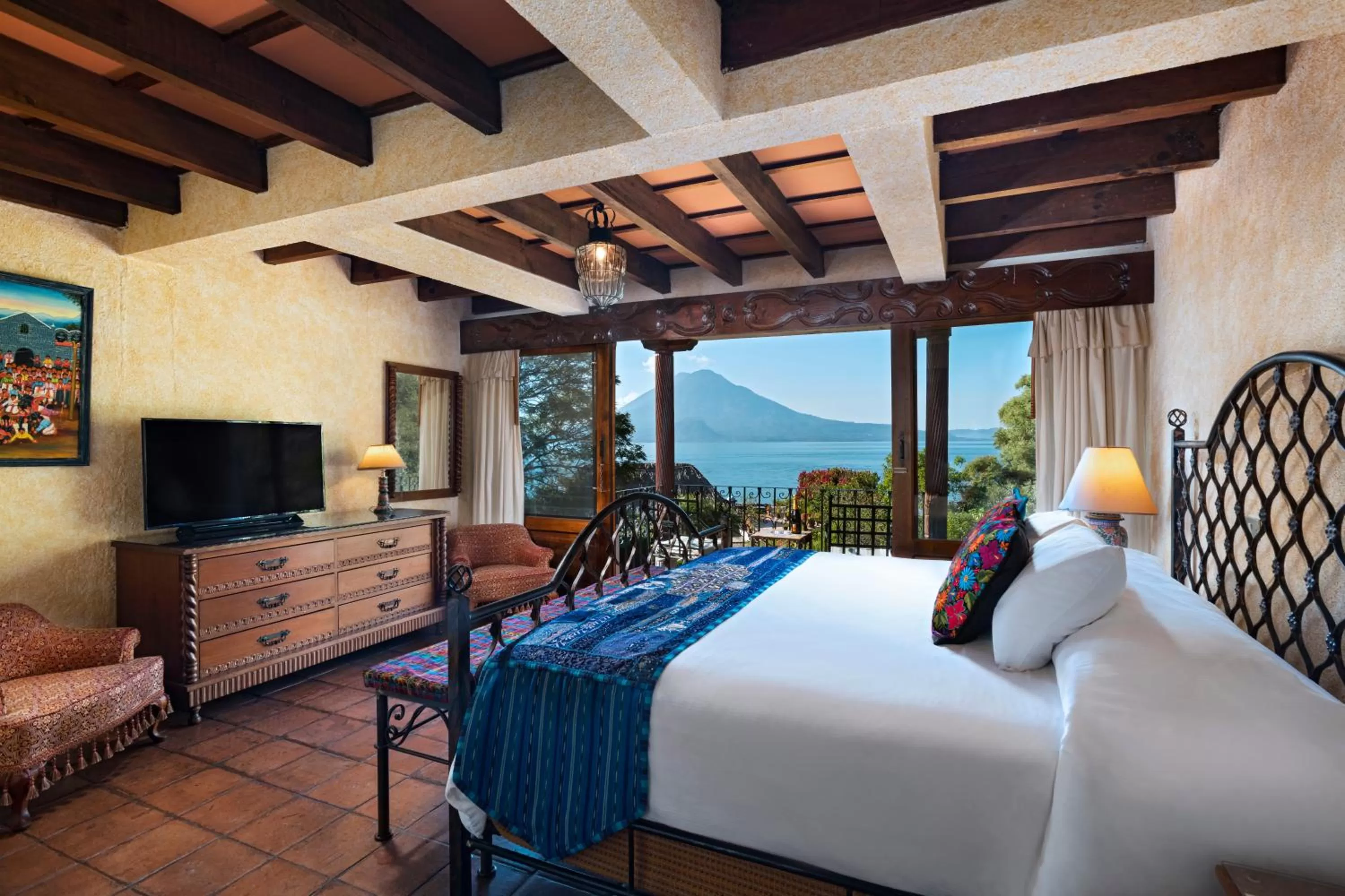 King Room with Lake View in Hotel Atitlan
