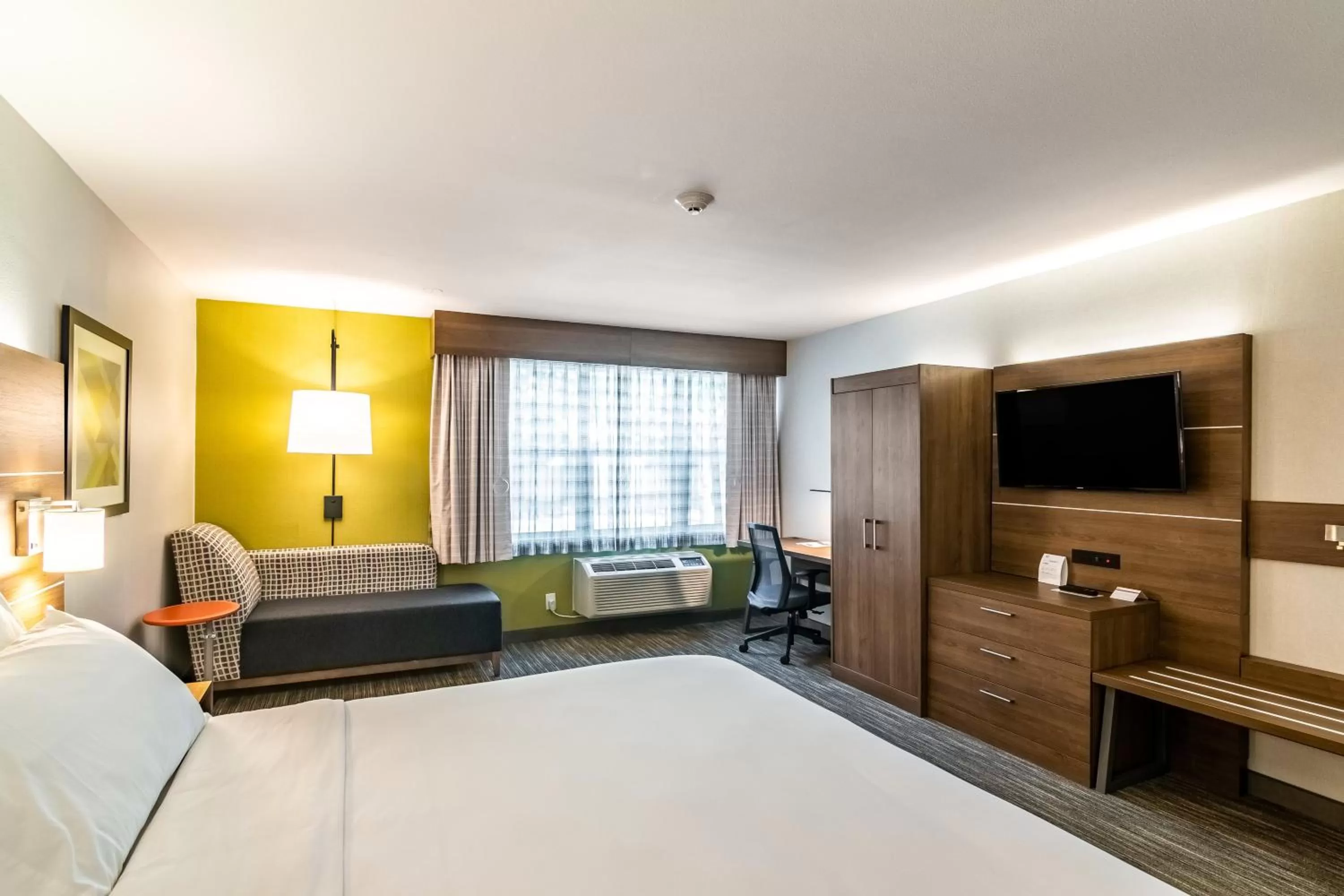 King Room - Mobility Access/Hearing Accessible in Holiday Inn Express & Suites Camarillo by IHG