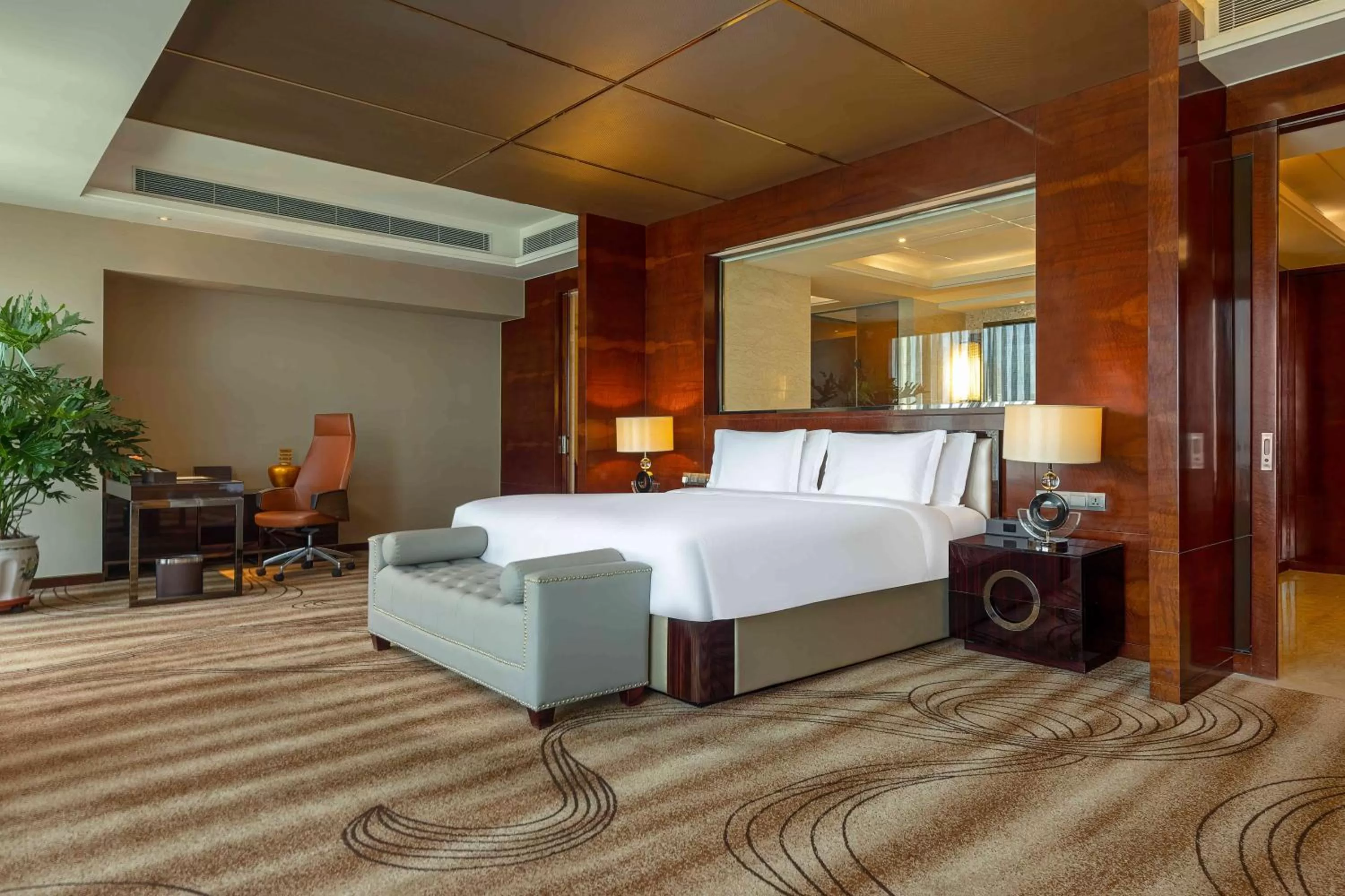 Executive King Suite in Crowne Plaza Hotel Lanzhou by IHG