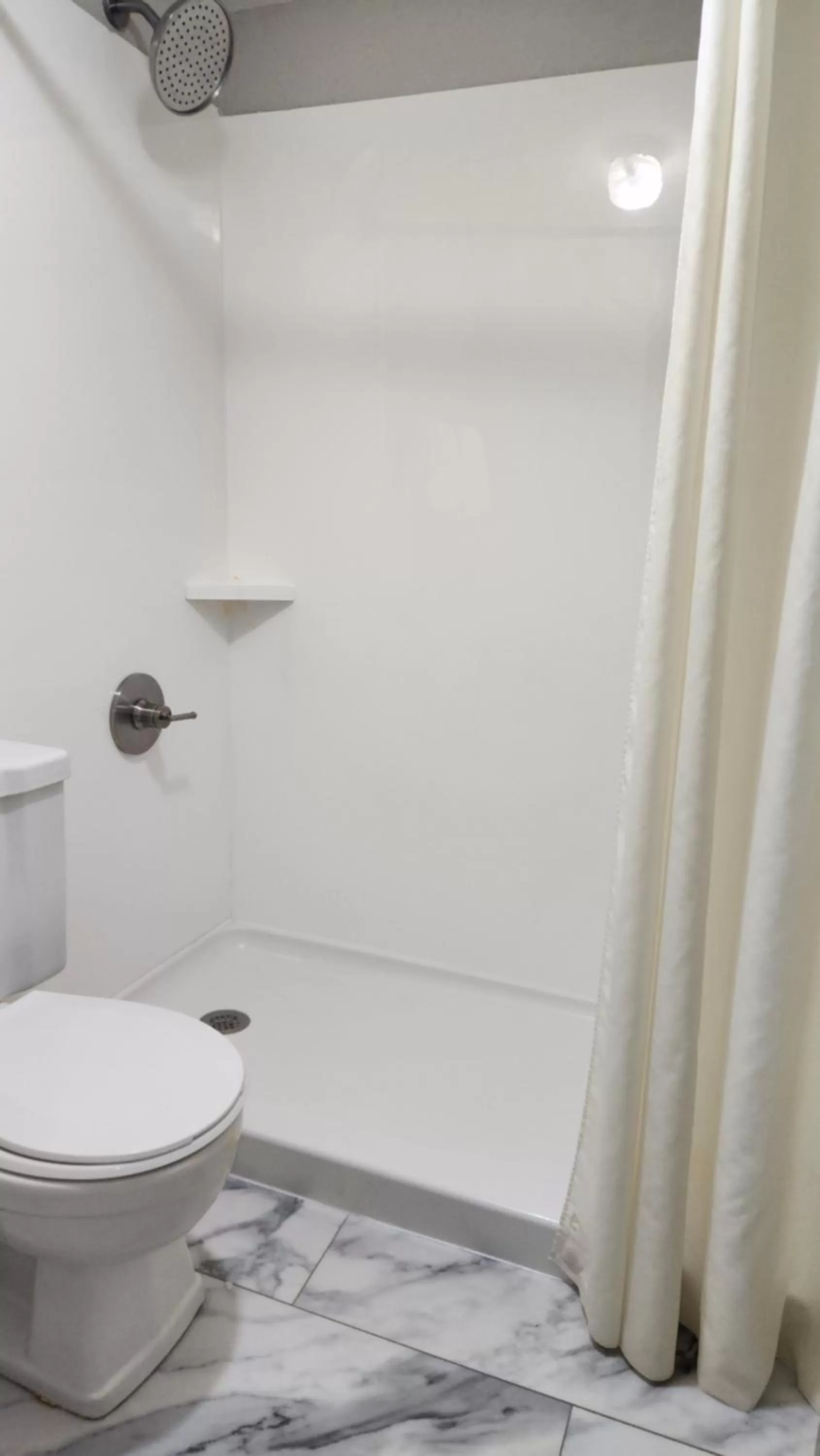 Deluxe King Room in Days Inn by Wyndham Frankfort