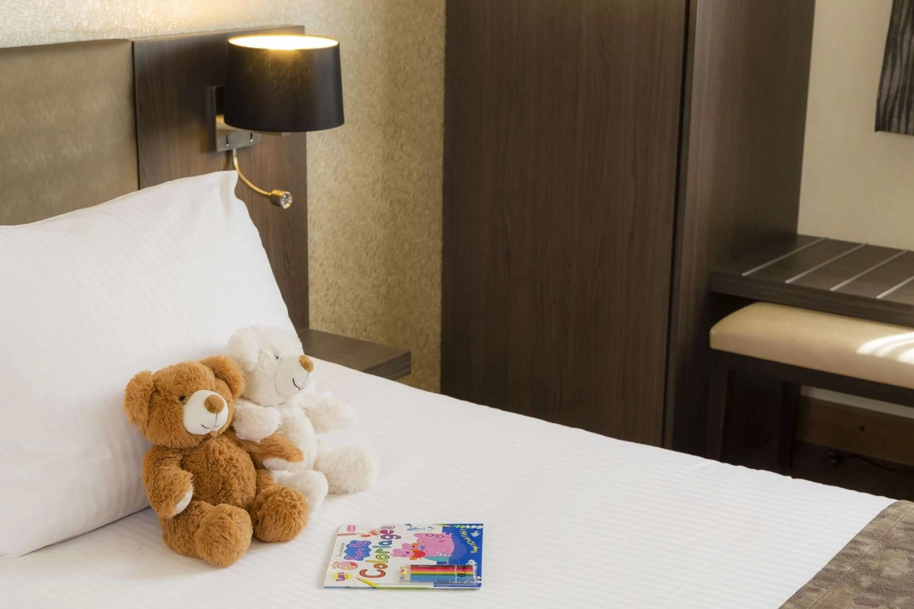 Family Queen Room with Two Single Beds in Best Western PLUS Elixir Grasse