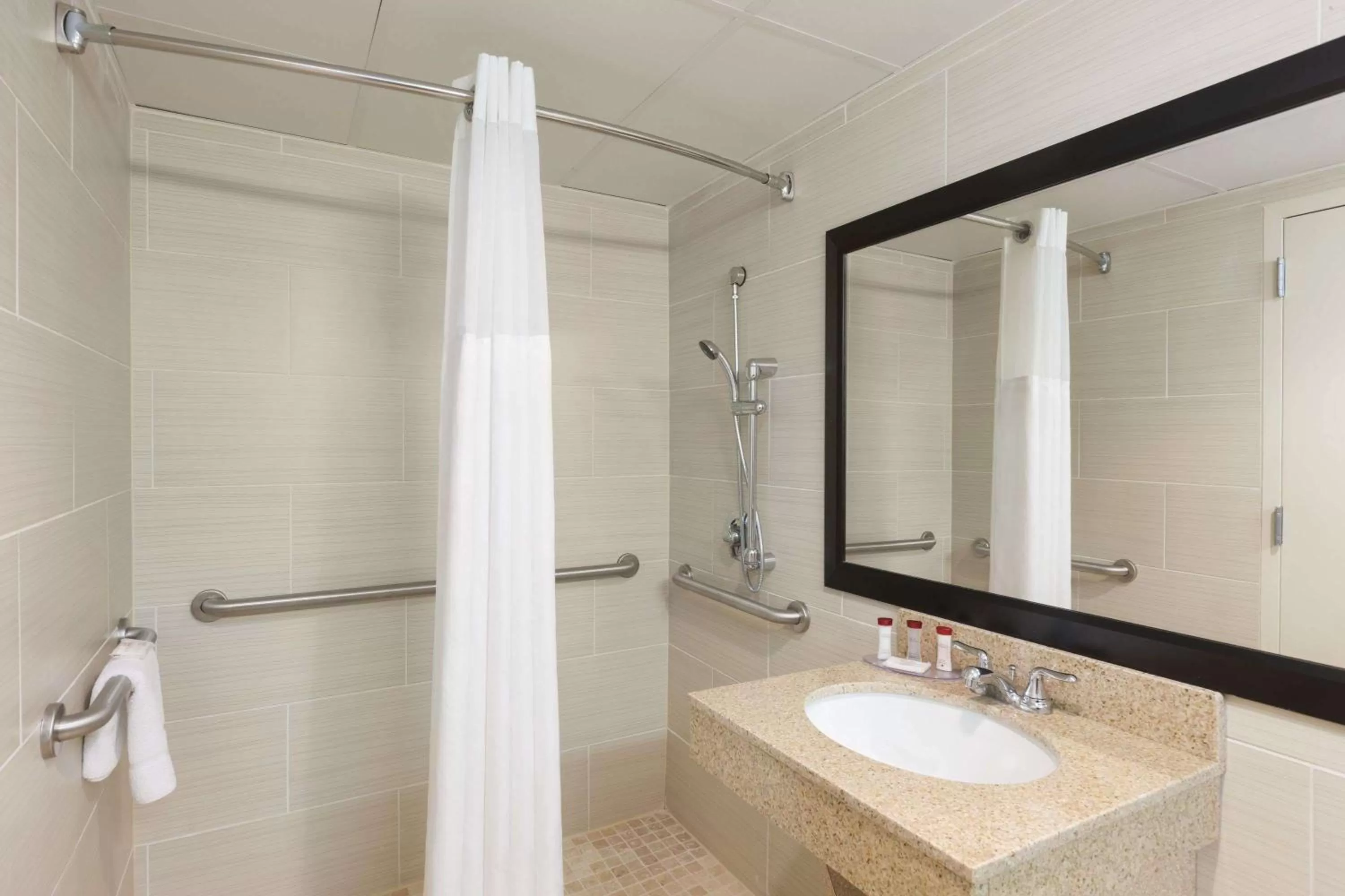King Room with Roll-In Shower - Mobility Accessible/Non-Smoking in Ramada by Wyndham Rochelle Park Near Paramus