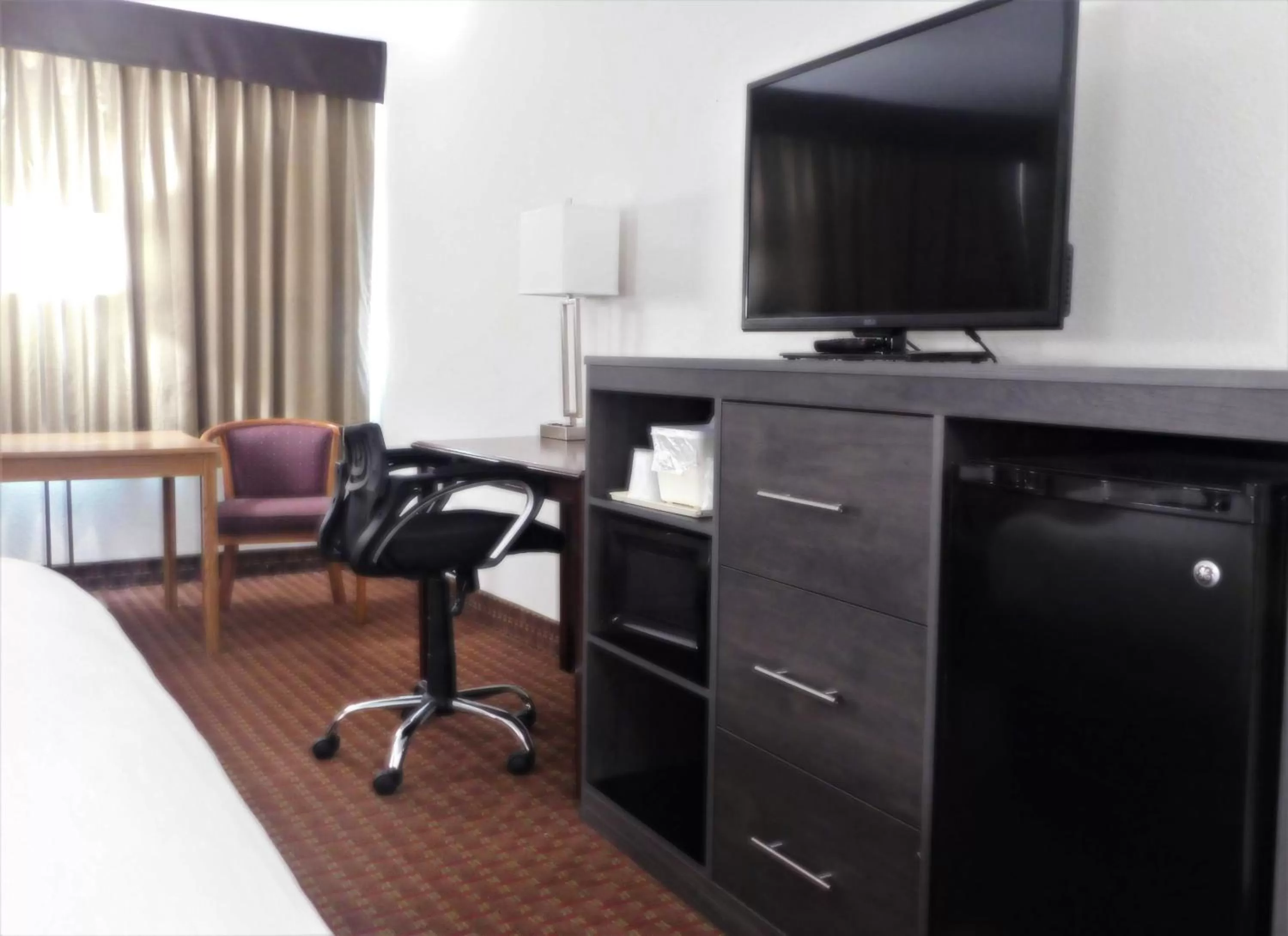 King Suite - Non-Smoking in Ramada by Wyndham Winston-Salem