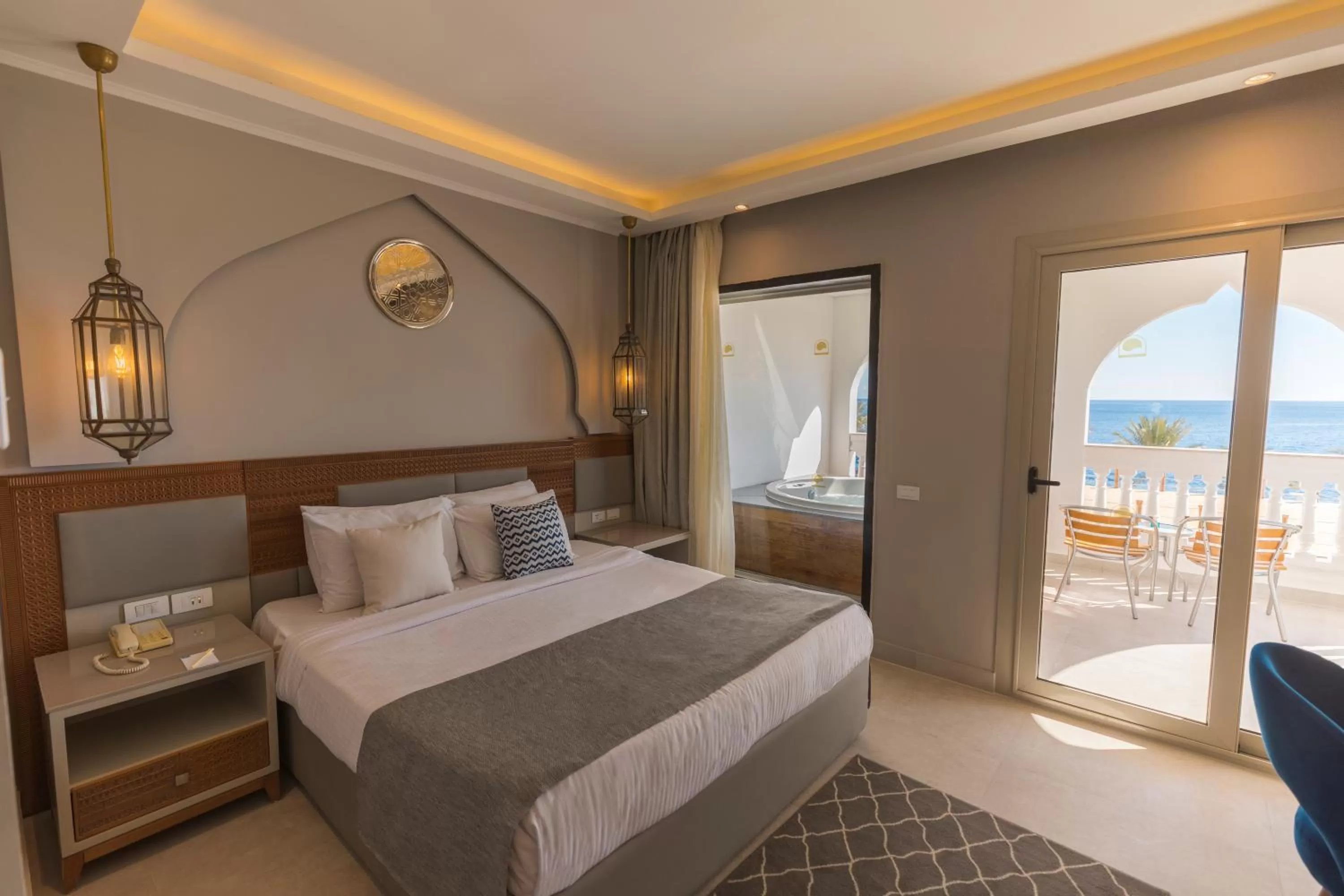 Executive Jacuzzi Suite Sea View- Posh Club in Sunrise Diamond Beach Resort -Grand Select