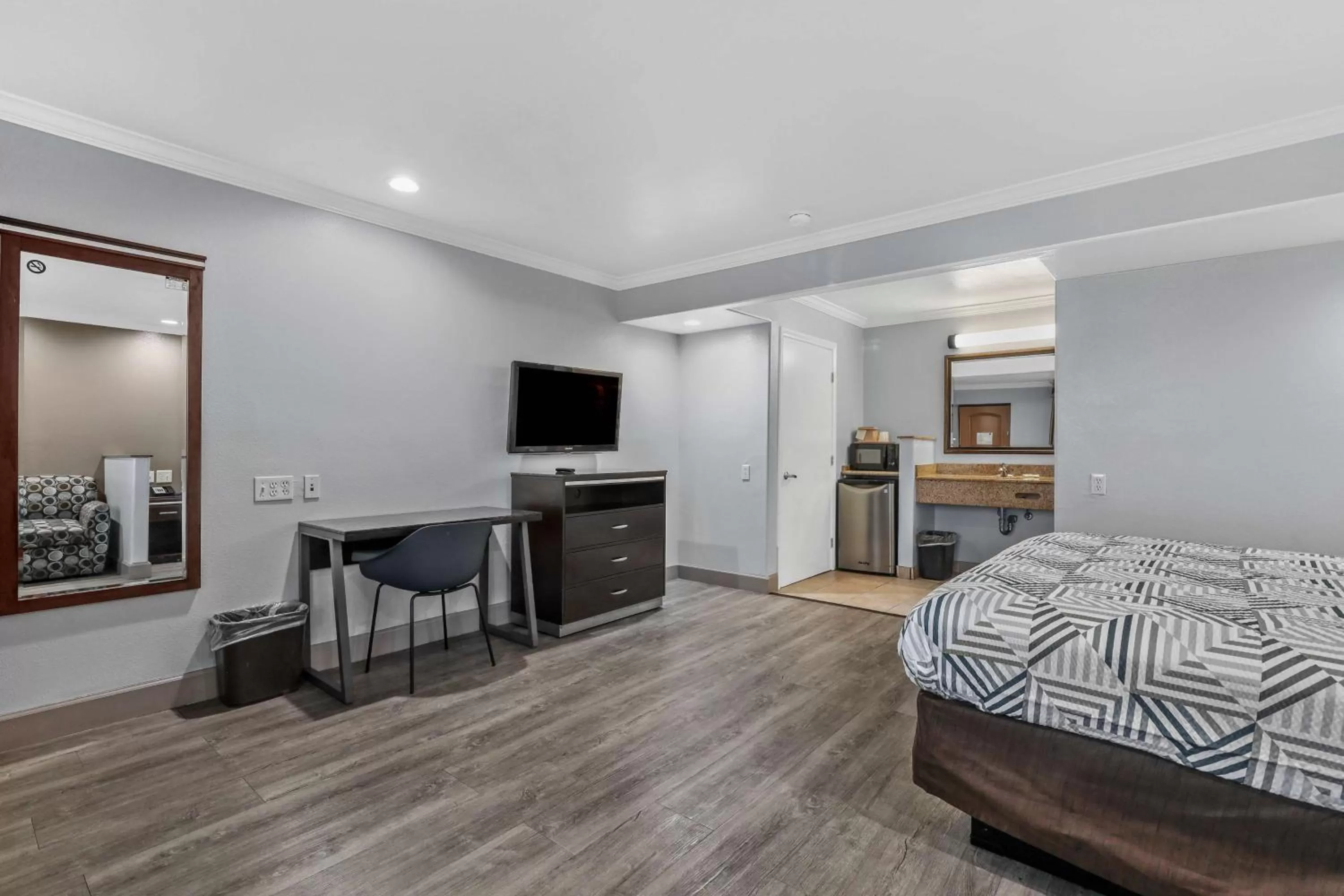 King Room with Roll-in Shower - single occupancy - Disability Access - Non-Smoking in Motel 6 Carlsbad, Ca- North