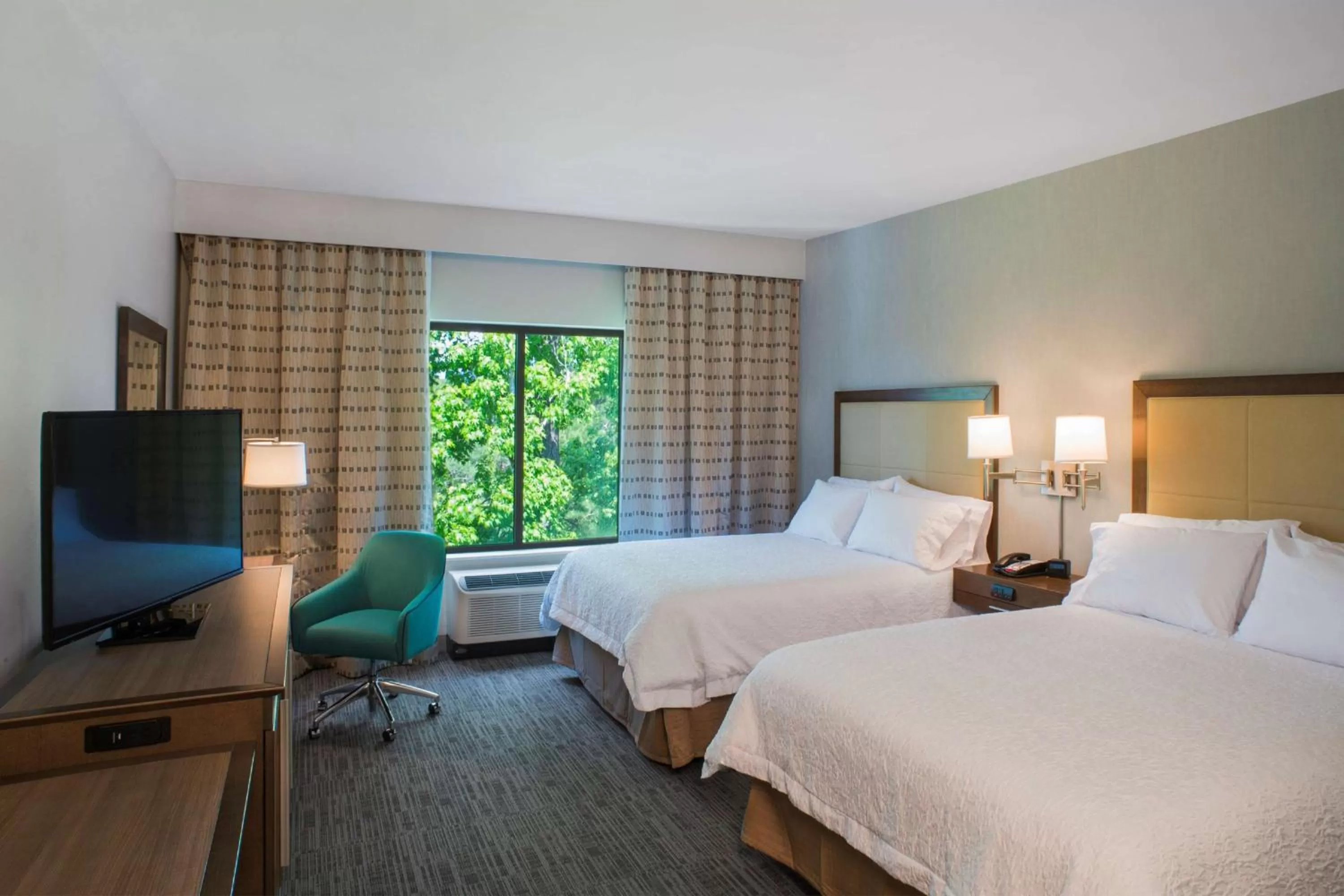Queen Room with Two Queen Beds - Mobility Access/Non-Smoking in Hampton Inn Gulf Shores