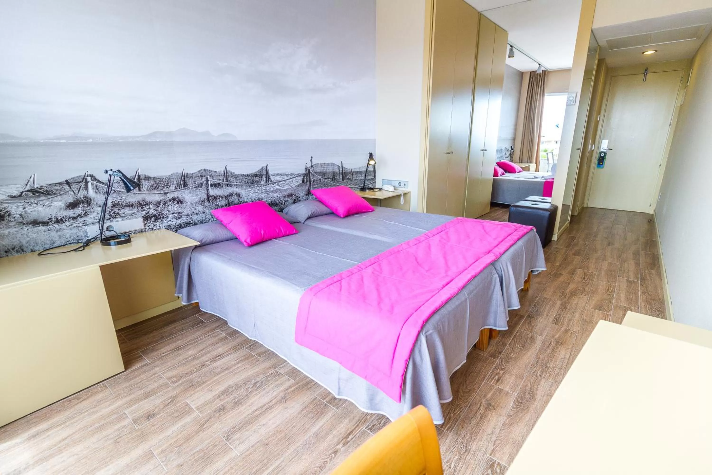 Double Room with Side Sea View in Eix Platja Daurada Hotel & SPA