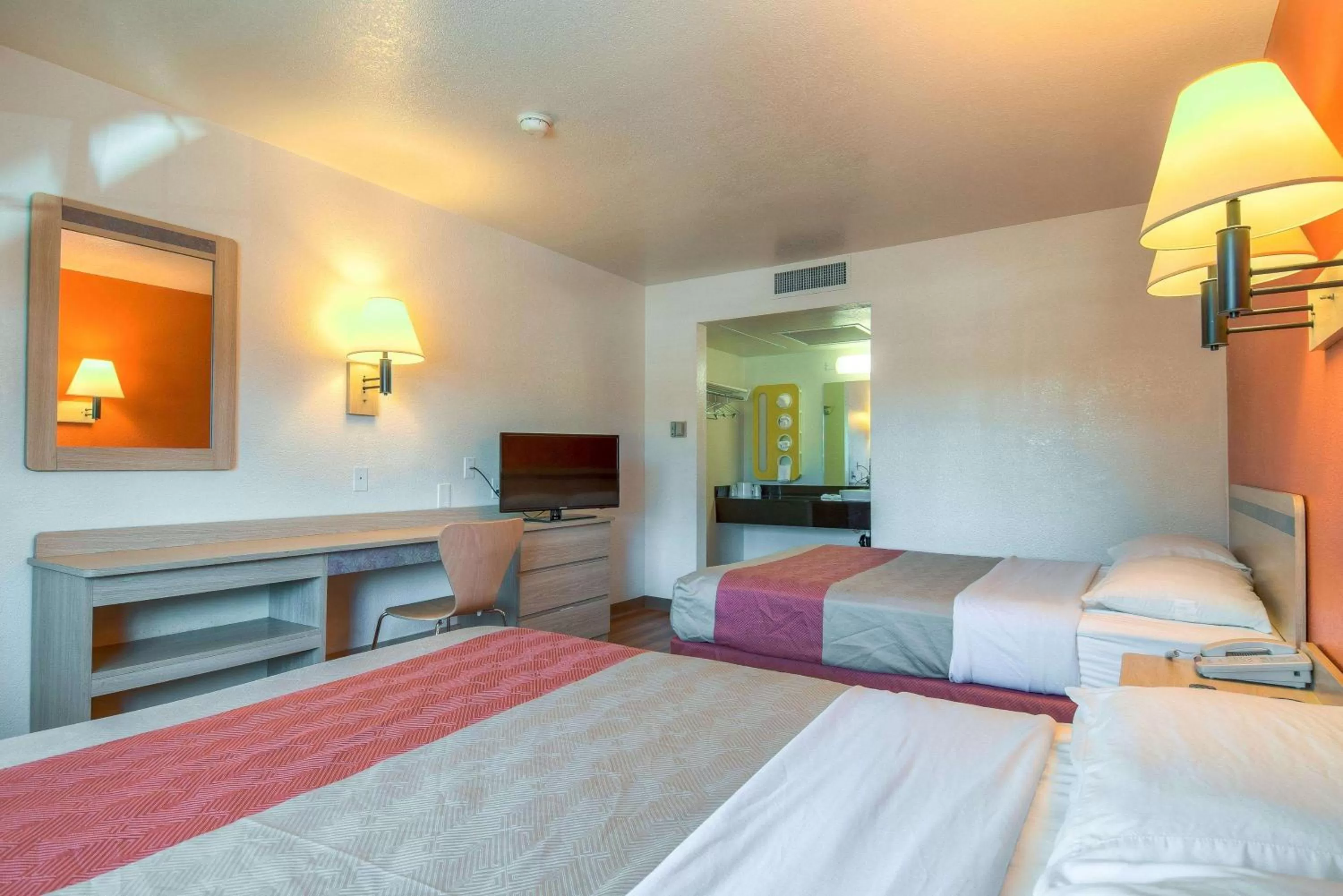 Deluxe Queen Room with Two Queen Beds in Motel 6-Pomona, CA - Los Angeles