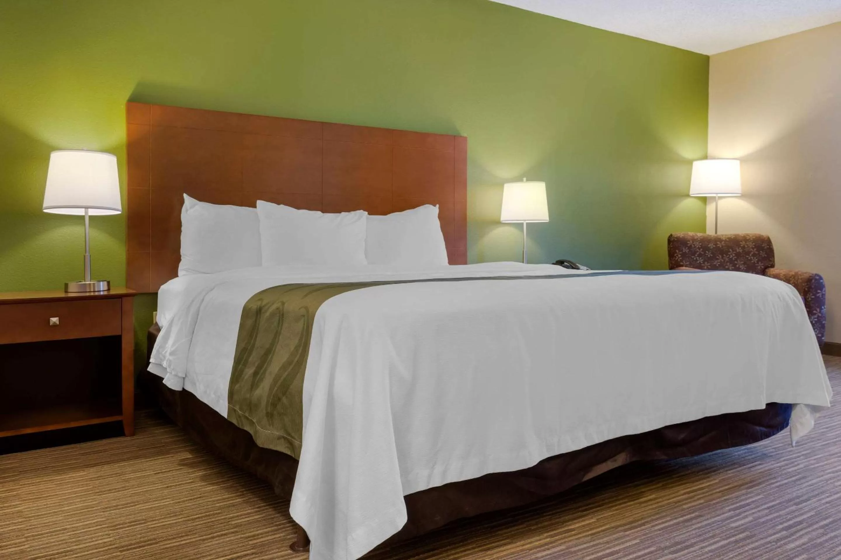 King Room - Disability Access/Non-Smoking in Quality Inn Harrison North