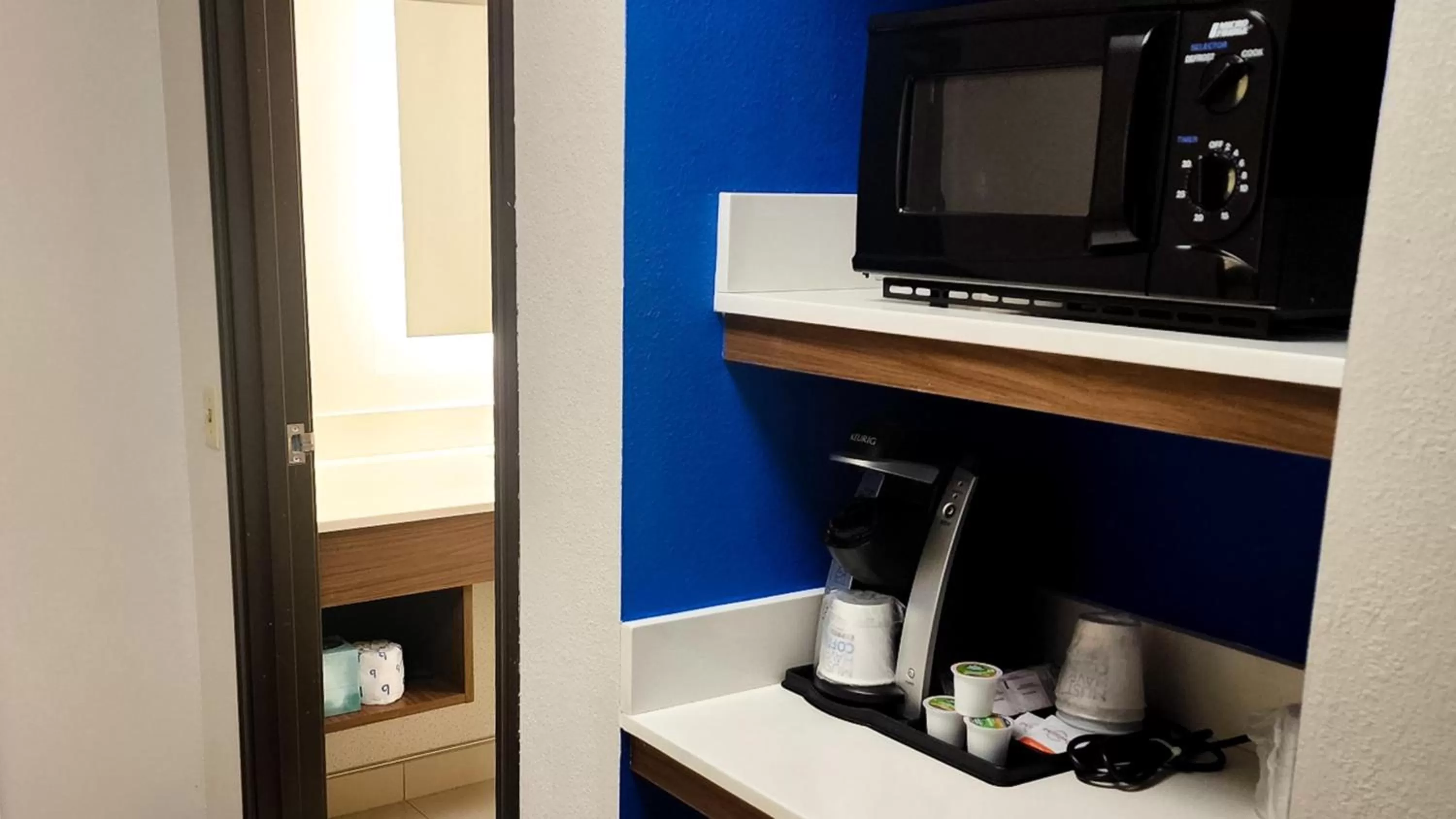 King Room - Mobility Access/Roll in Shower - Non-Smoking in Holiday Inn Express Hotel & Suites Chicago South Lansing by IHG