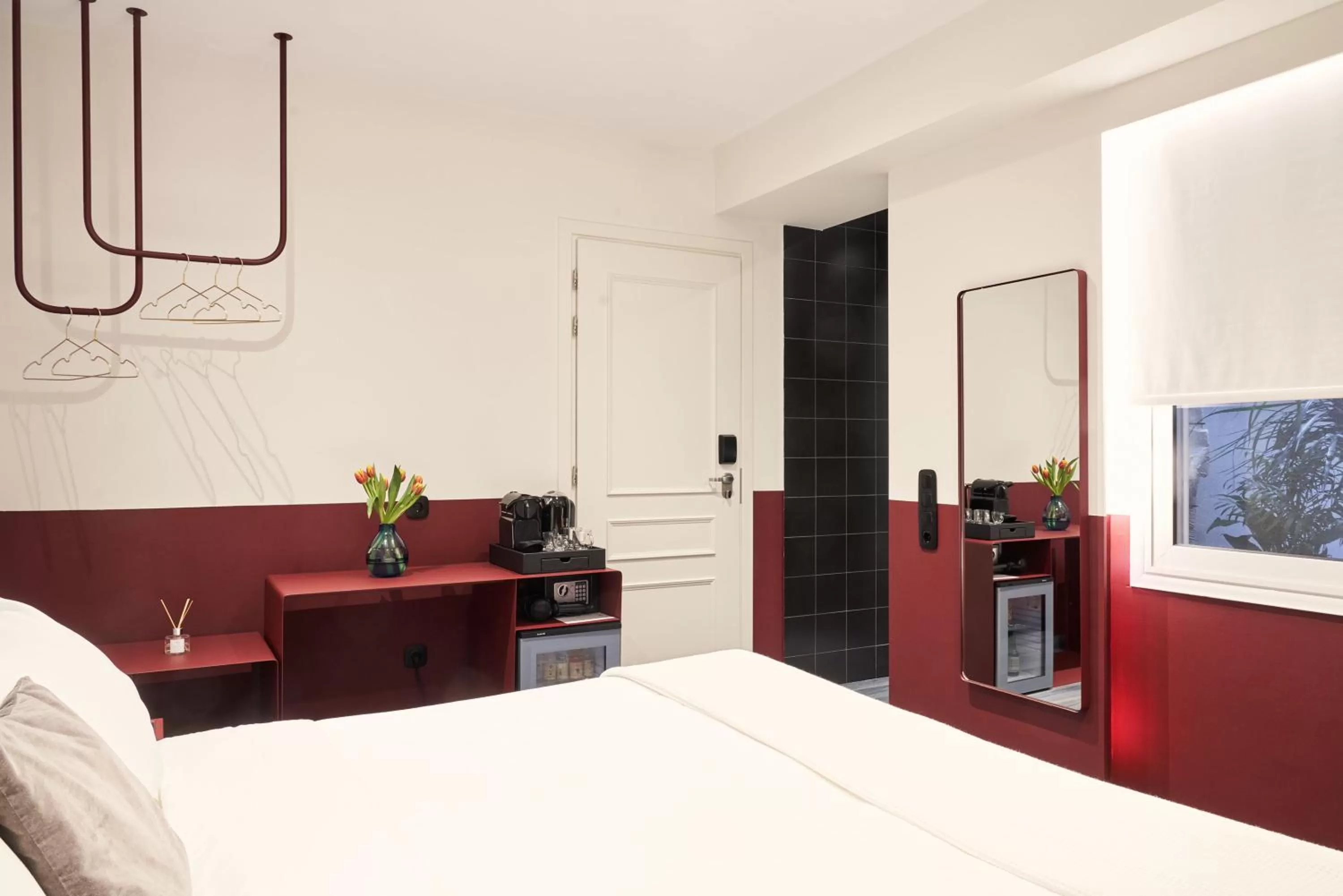 Compact Twin Room in Athens4